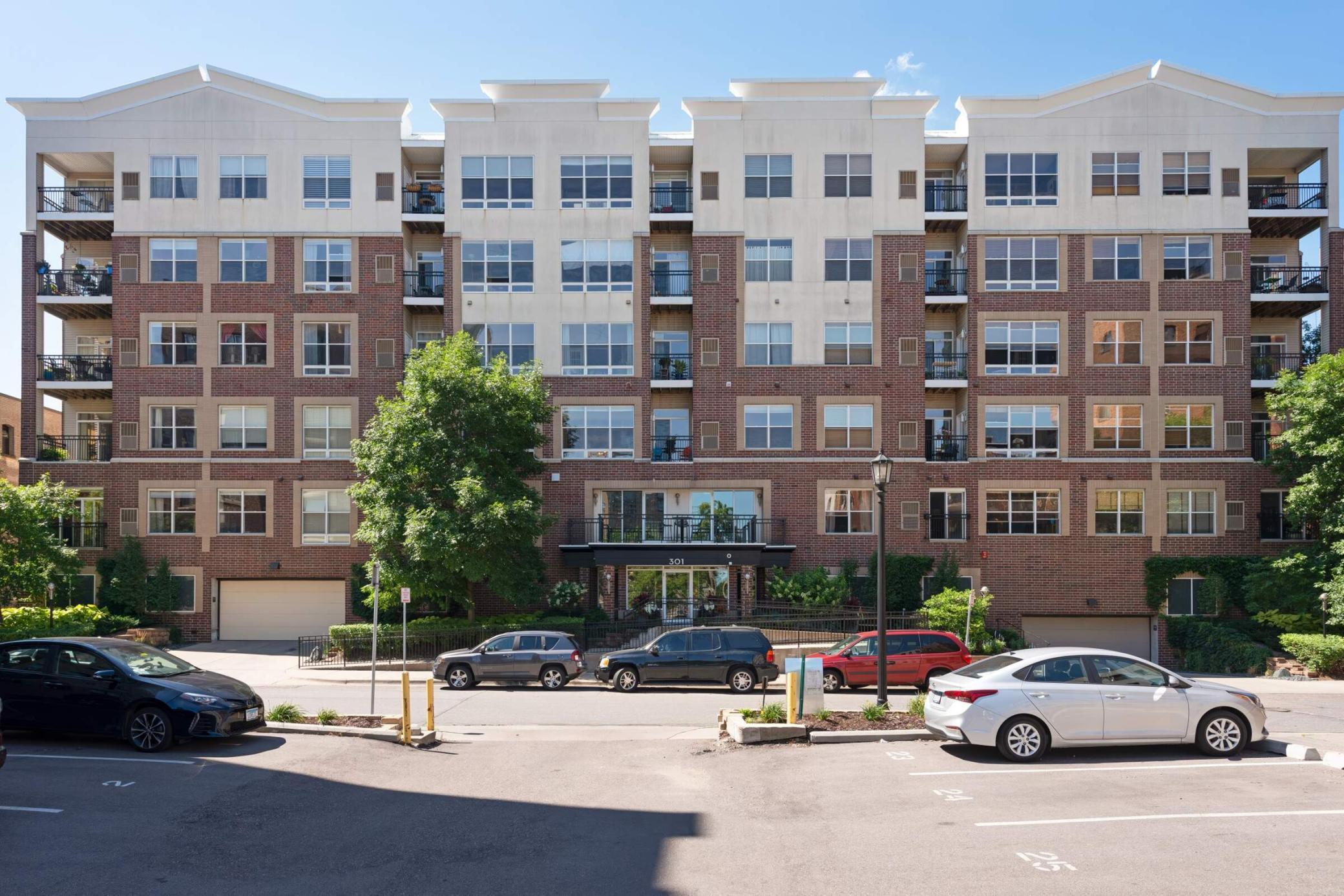View of Residential at 301 Oak Grove Street #414, Minneapolis MN 55403, Minneapolis (38 of 50) - Mike Wilen | Minnesota Team Real Estate