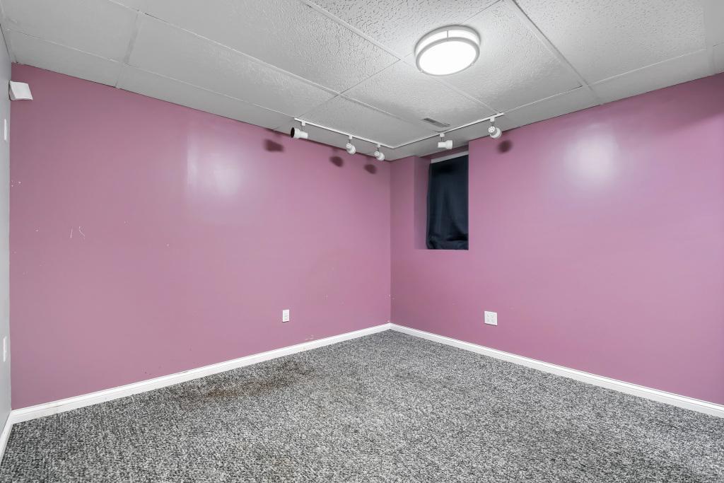 View of Residential at 2440 Crestwood Drive, North Saint Paul MN 55109, North Saint Paul (23 of 25) - Mike Wilen | Minnesota Team Real Estate