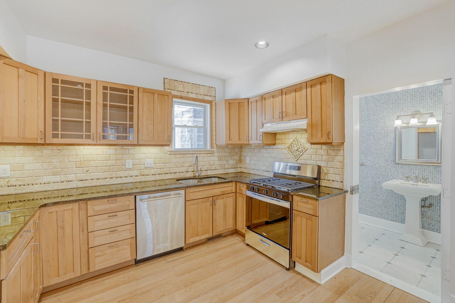 View of Residential Income at 3917 Garfield Avenue, Minneapolis MN 55409, Minneapolis (6 of 30) - Mike Wilen | Minnesota Team Real Estate