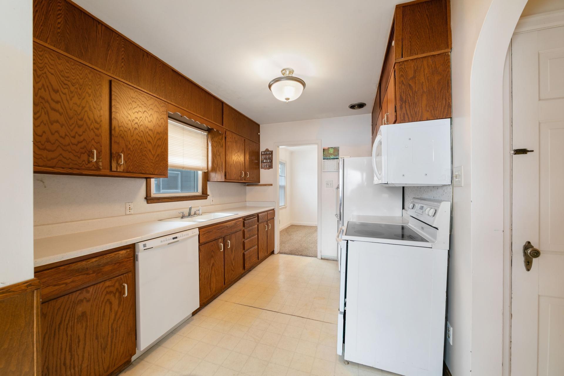 View of Residential at 1368 Hartford Avenue, Saint Paul MN 55116, Saint Paul (11 of 29) - Mike Wilen | Minnesota Team Real Estate
