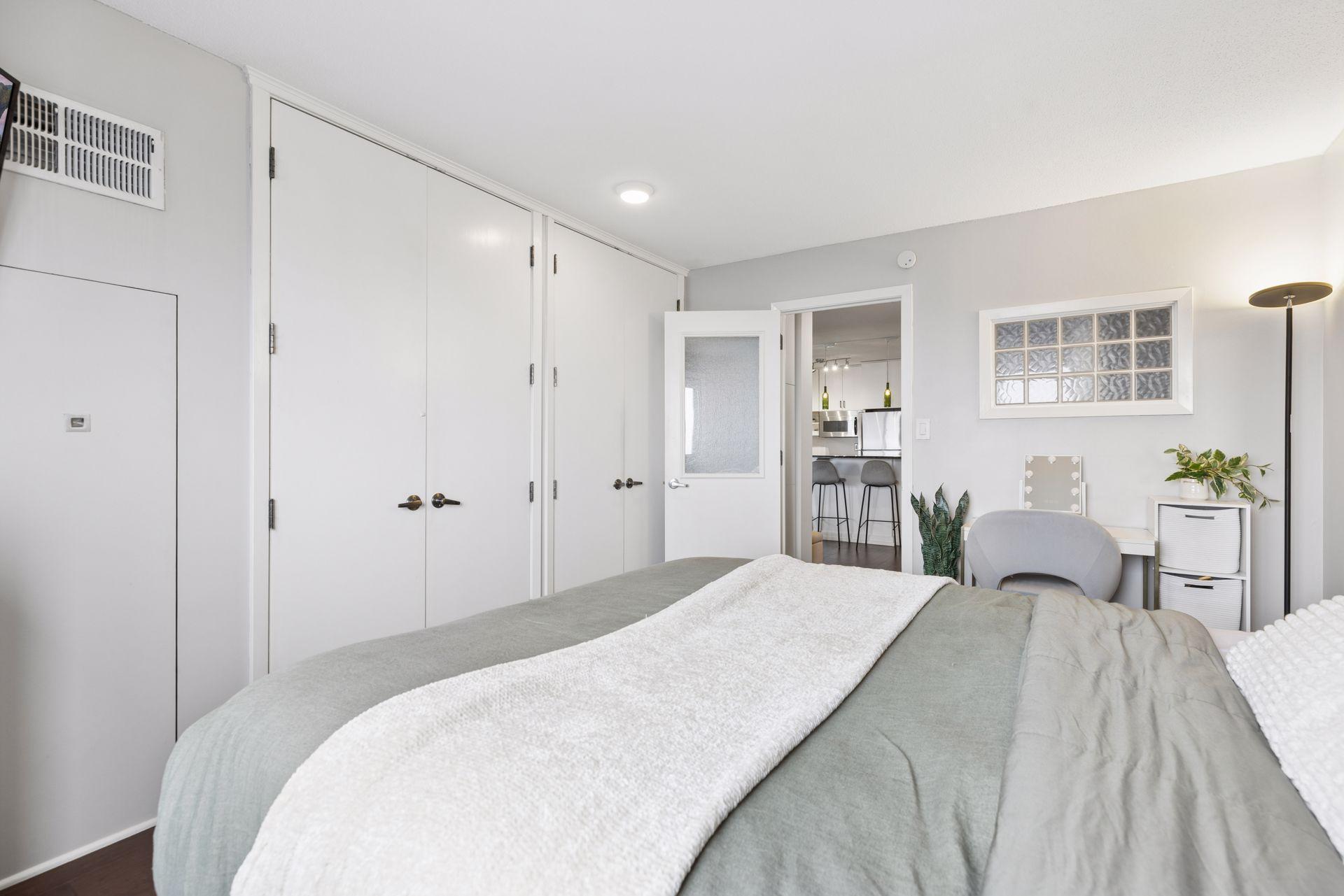 View of Residential at 400 Groveland Avenue #914, Minneapolis MN 55403, Minneapolis (16 of 58) - Mike Wilen | Minnesota Team Real Estate