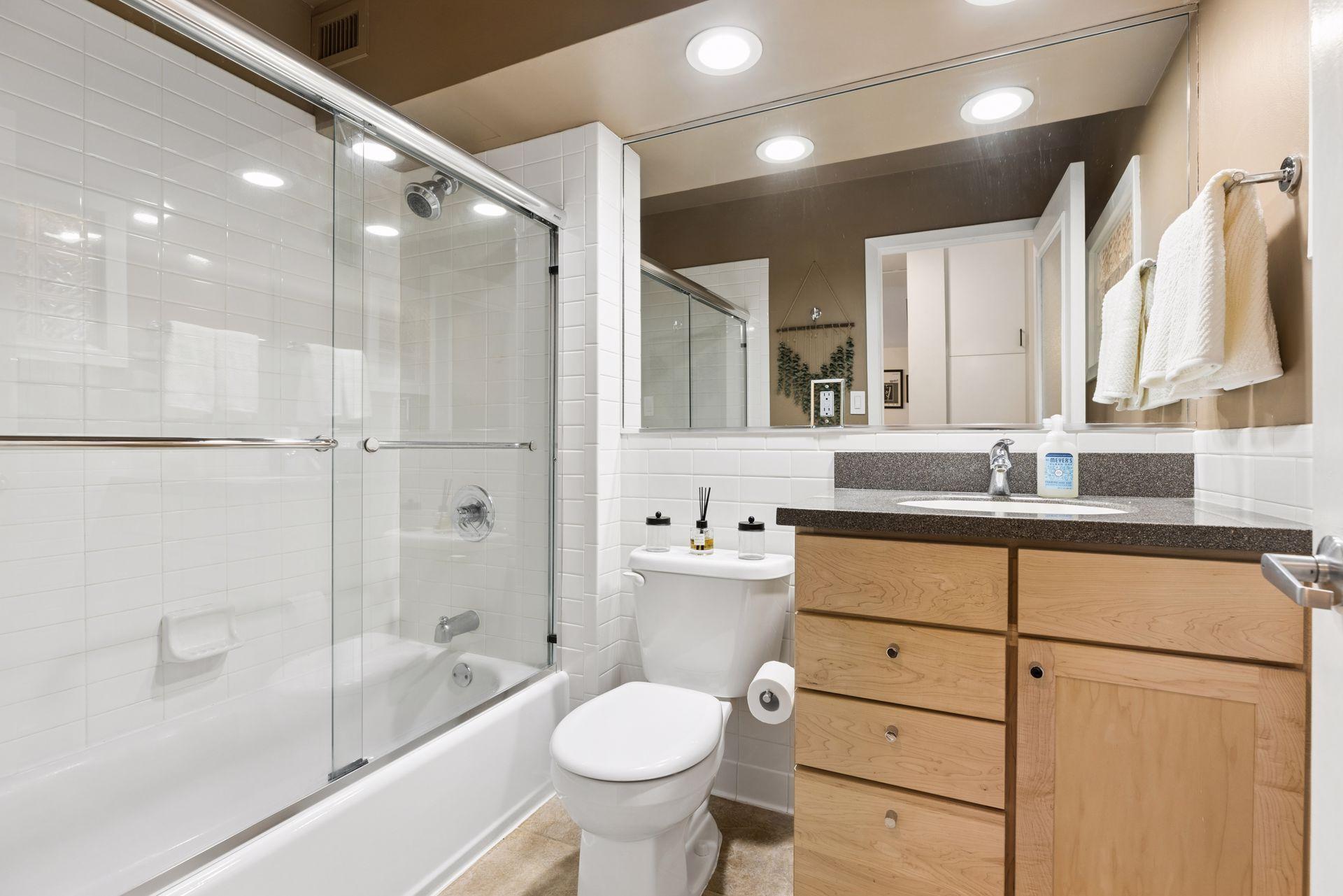 View of Residential at 400 Groveland Avenue #914, Minneapolis MN 55403, Minneapolis (19 of 58) - Mike Wilen | Minnesota Team Real Estate