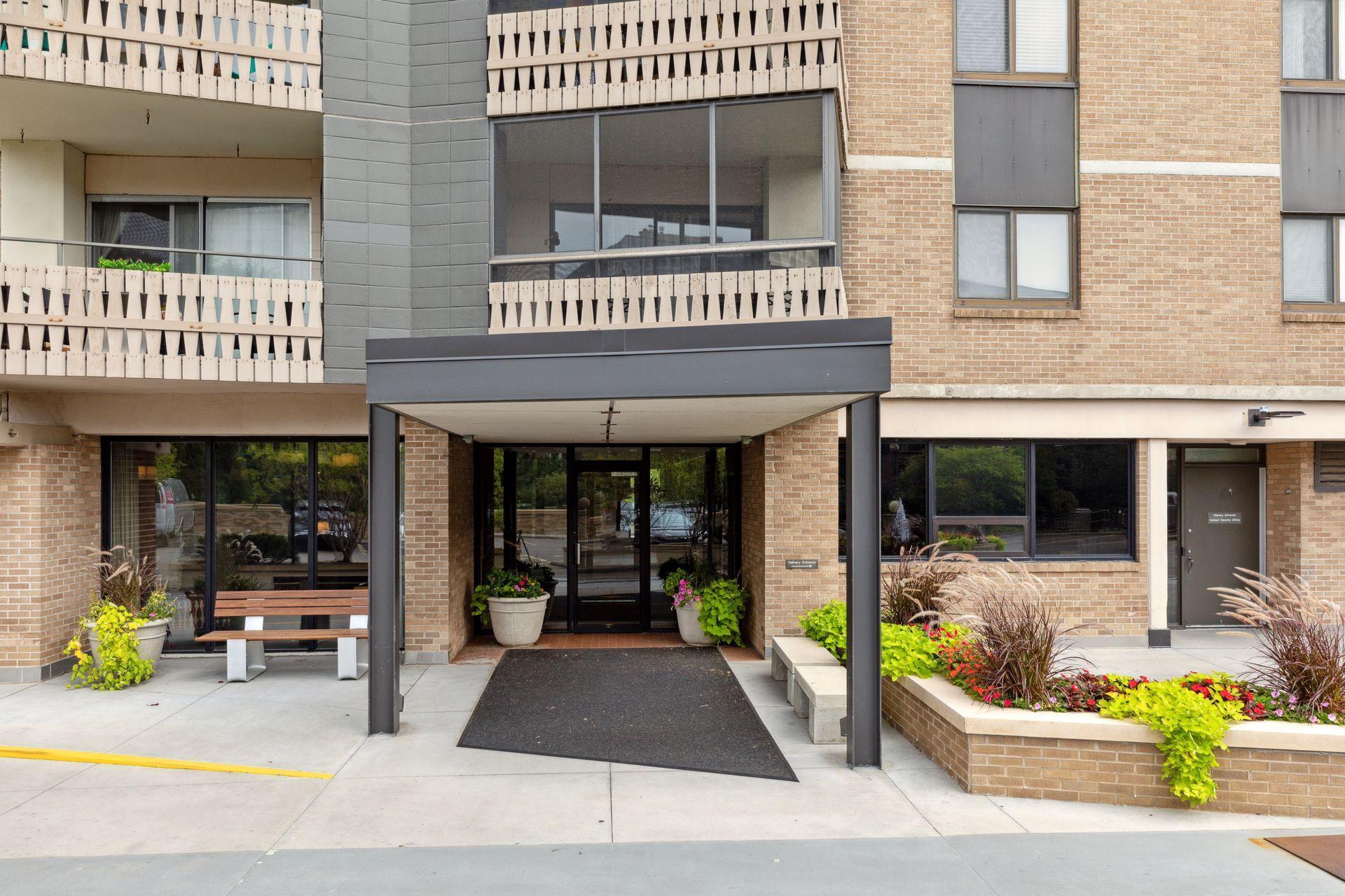 View of Residential at 400 Groveland Avenue #914, Minneapolis MN 55403, Minneapolis (27 of 58) - Mike Wilen | Minnesota Team Real Estate