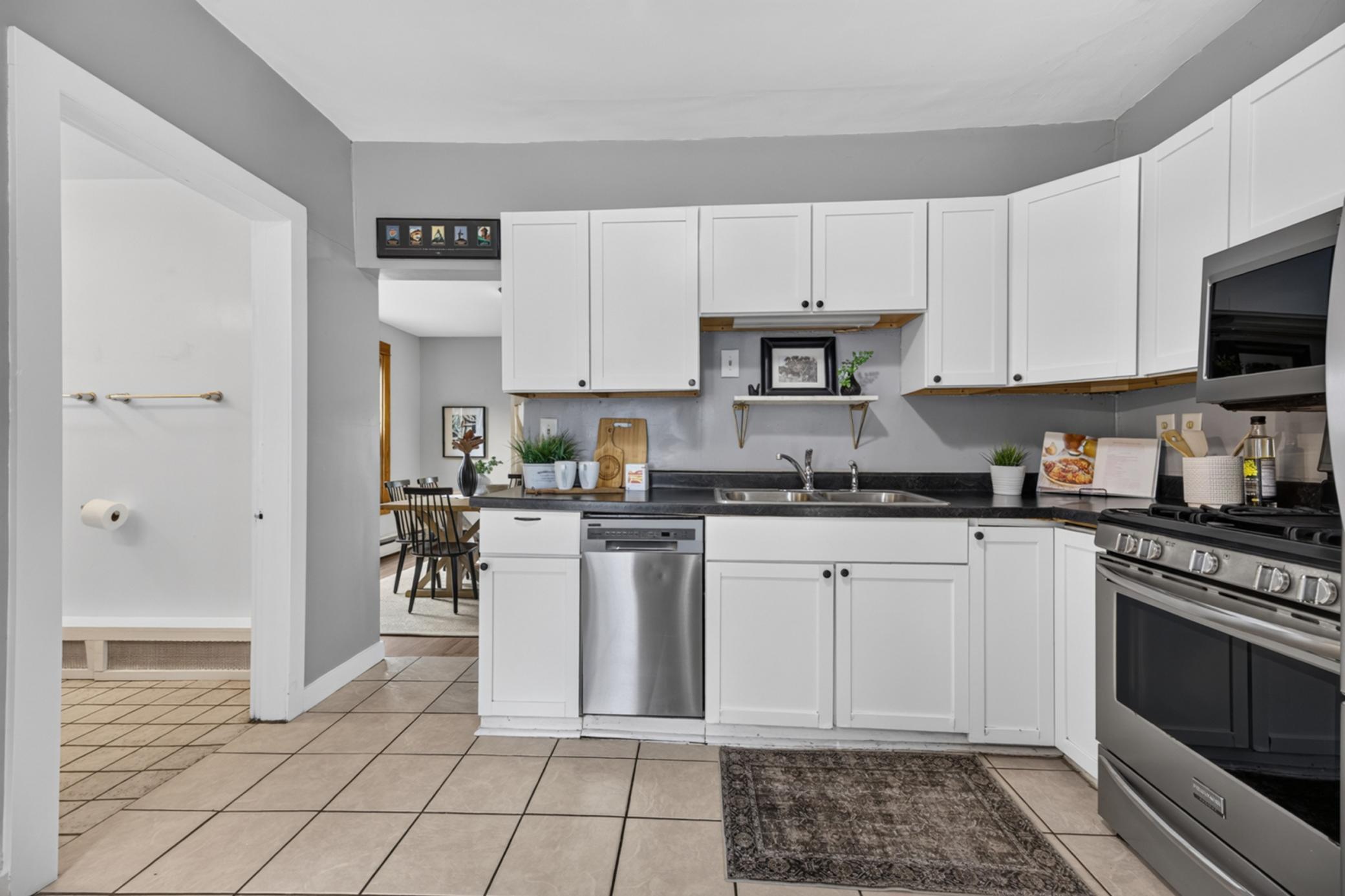 View of Residential at 1033 Armstrong Avenue, Saint Paul MN 55102, Saint Paul (17 of 43) - Mike Wilen | Minnesota Team Real Estate