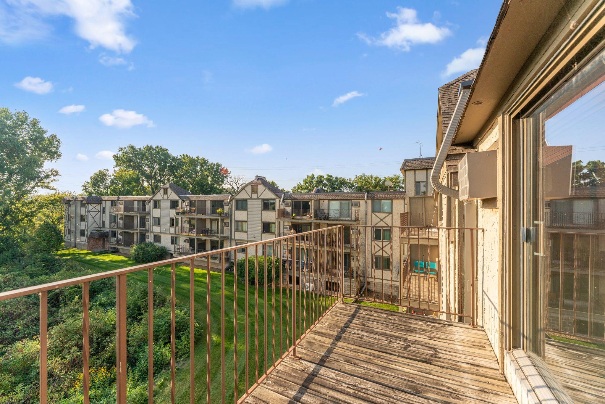 View of Residential at 1304 Medicine Lake Drive #323, Plymouth MN 55441, Plymouth (20 of 33) - Mike Wilen | Minnesota Team Real Estate