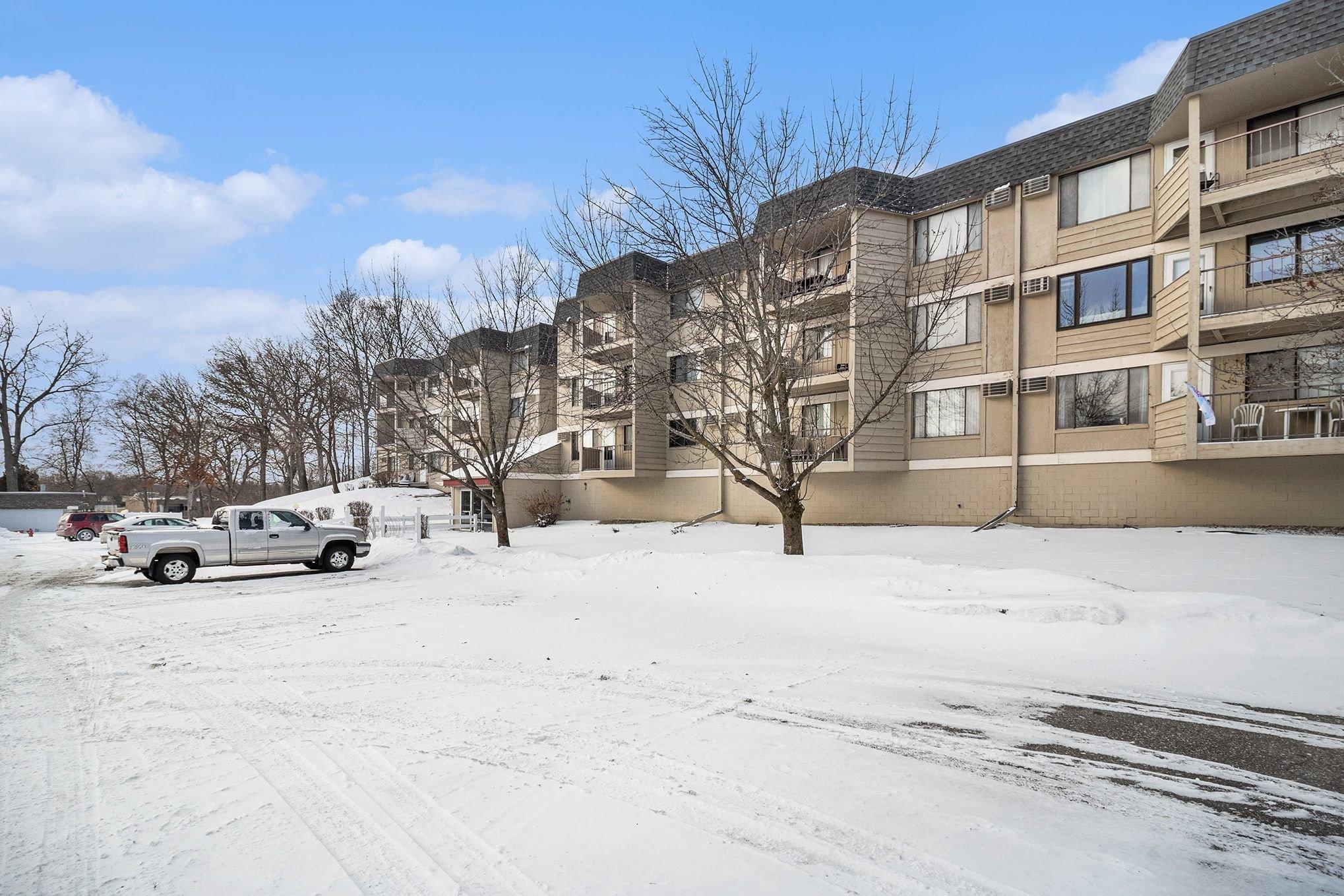 View of Residential at 4001 Heritage Hills Drive #304, Bloomington MN 55437, Bloomington (23 of 27) - Mike Wilen | Minnesota Team Real Estate