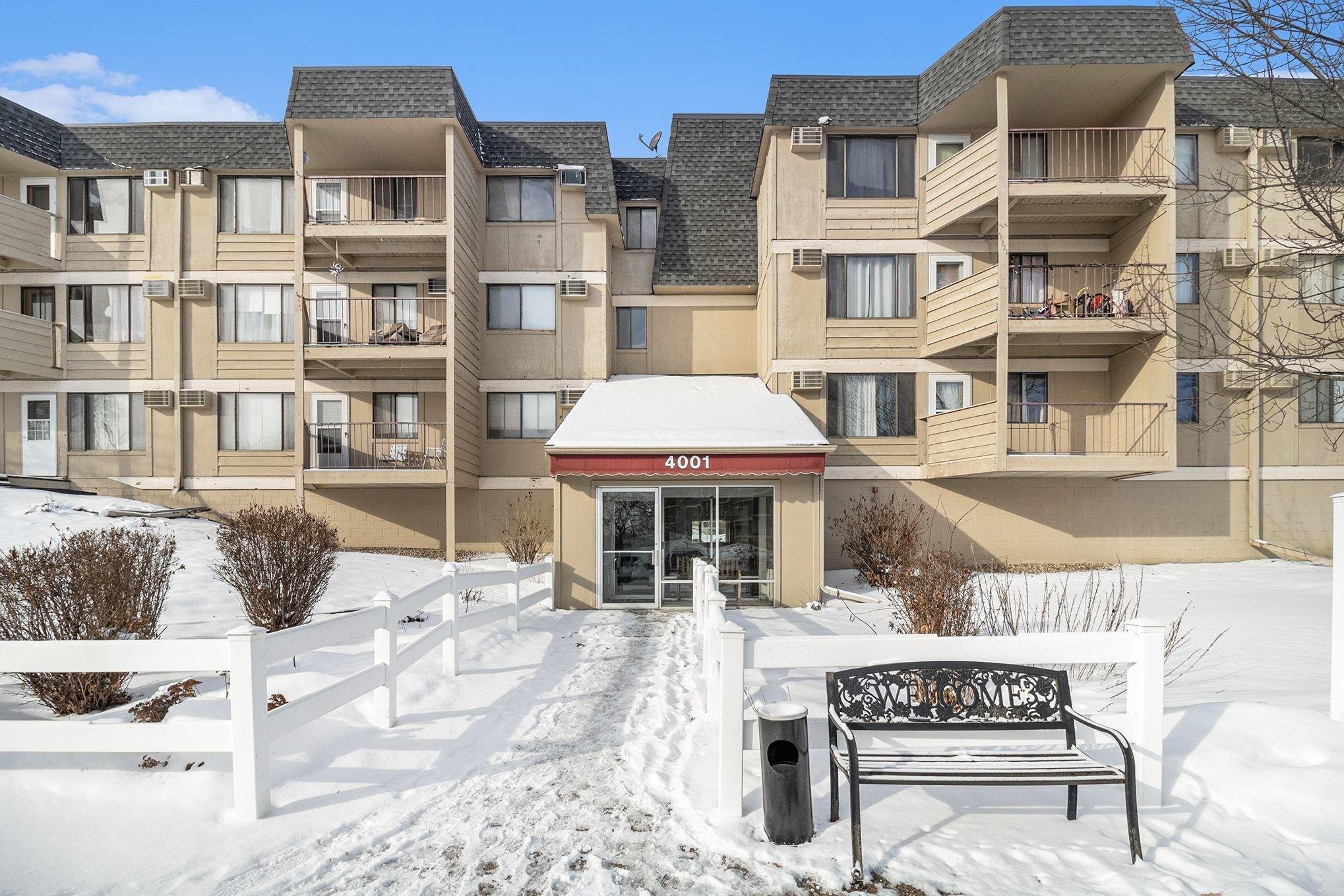 View of Residential at 4001 Heritage Hills Drive #304, Bloomington MN 55437, Bloomington (24 of 27) - Mike Wilen | Minnesota Team Real Estate