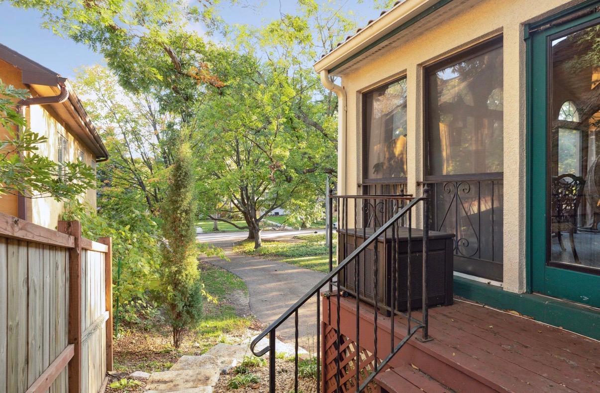 View of Residential at 1005 Cedar Lake Road, Minneapolis MN 55405, Minneapolis (20 of 37) - Mike Wilen | Minnesota Team Real Estate