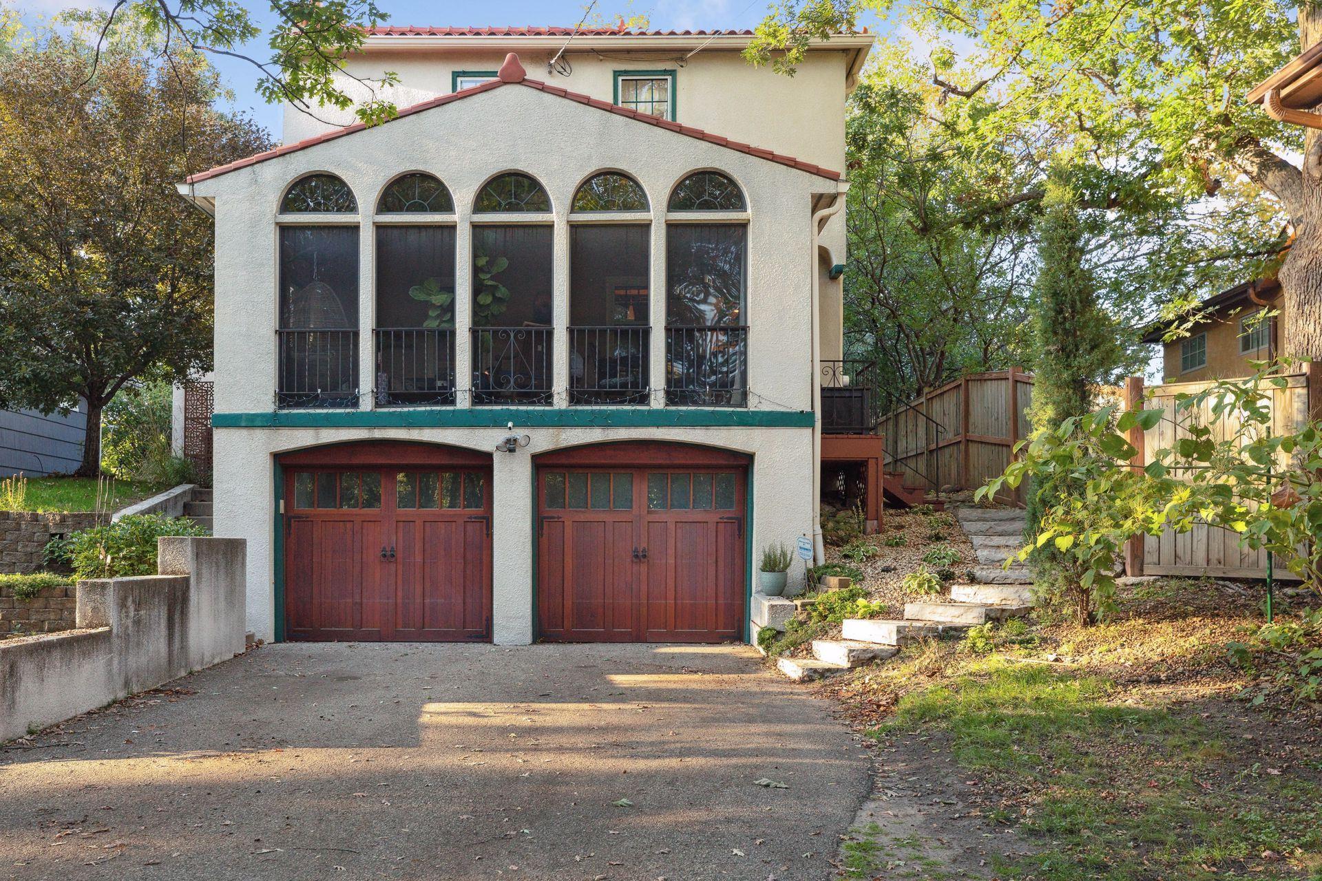 View of Residential at 1005 Cedar Lake Road, Minneapolis MN 55405, Minneapolis (36 of 37) - Mike Wilen | Minnesota Team Real Estate