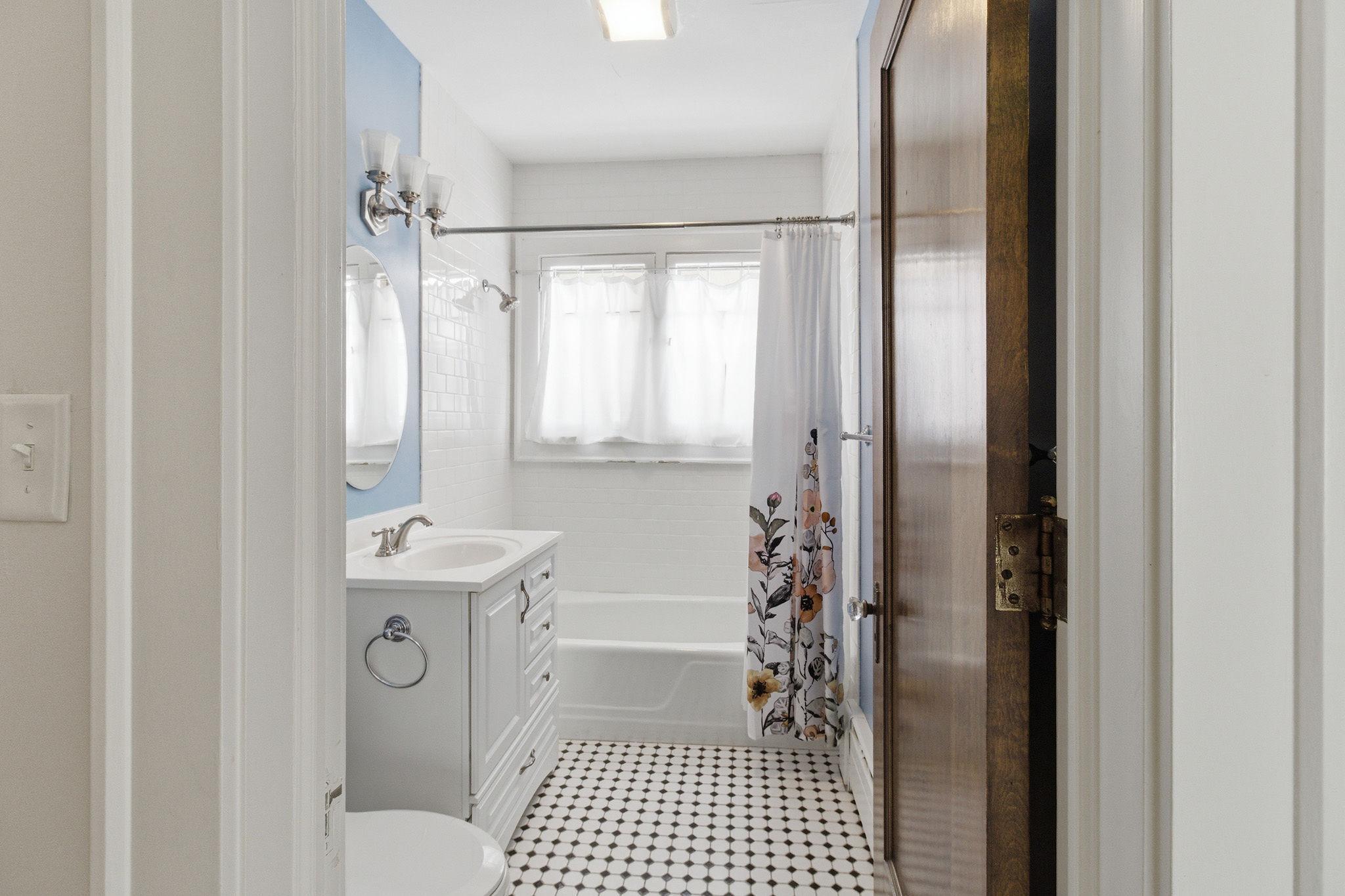 View of Residential Income at 4328 Lyndale Avenue, Minneapolis MN 55409, Minneapolis (38 of 53) - Mike Wilen | Minnesota Team Real Estate