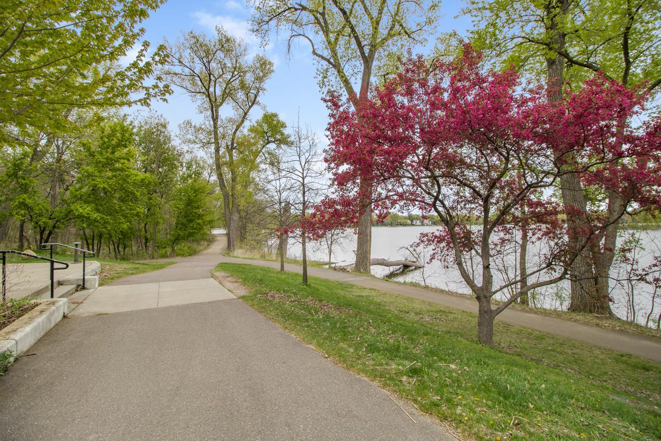 View of Residential at 2036 Cedar Lake Parkway, Minneapolis MN 55416, Minneapolis (26 of 28) - Mike Wilen | Minnesota Team Real Estate