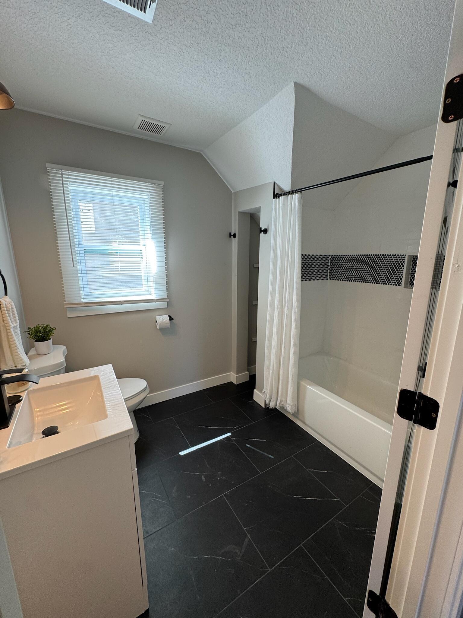 View of Residential at 3557 Dupont Avenue, Minneapolis MN 55412, Minneapolis (14 of 25) - Mike Wilen | Minnesota Team Real Estate