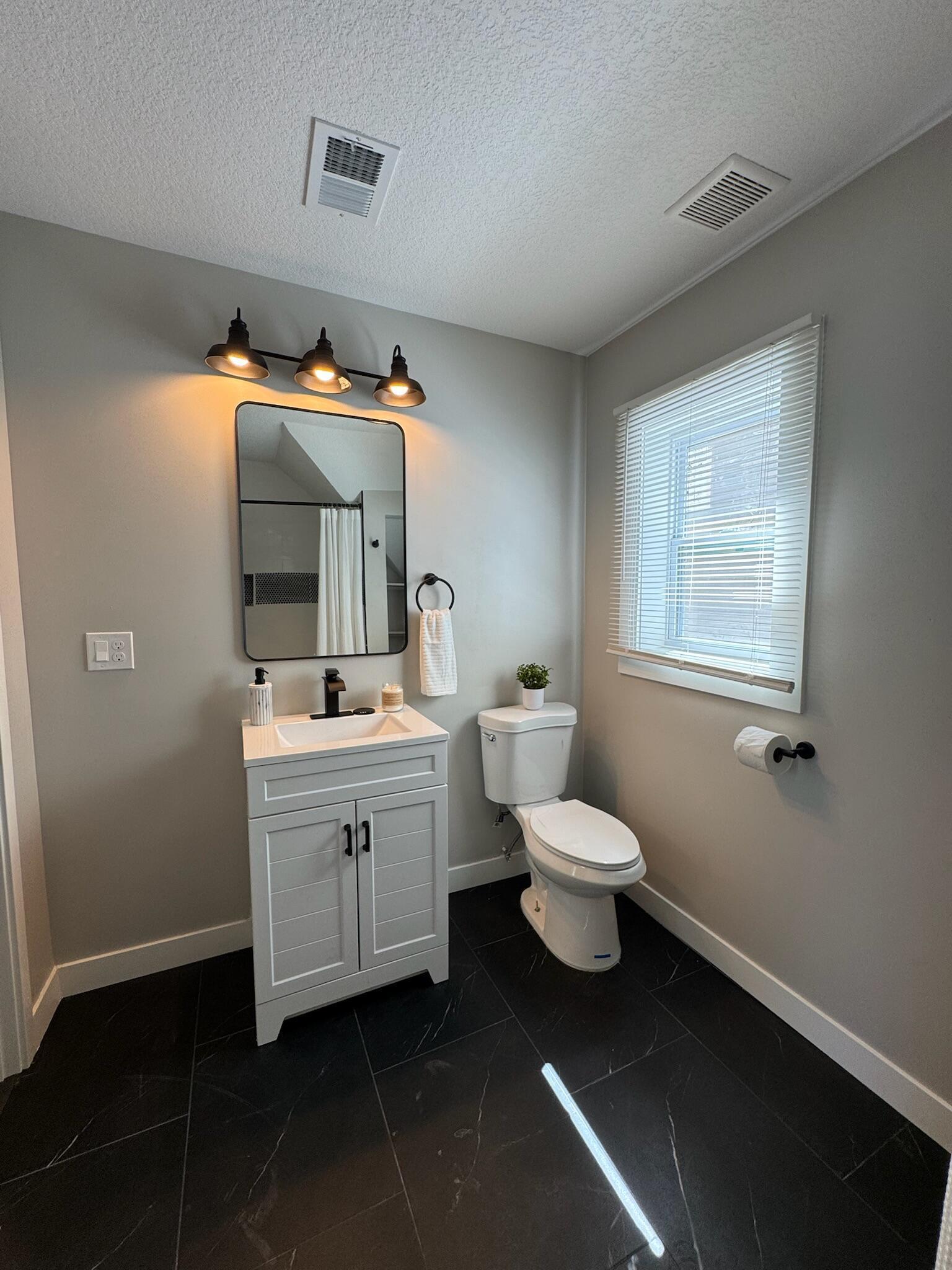 View of Residential at 3557 Dupont Avenue, Minneapolis MN 55412, Minneapolis (13 of 25) - Mike Wilen | Minnesota Team Real Estate