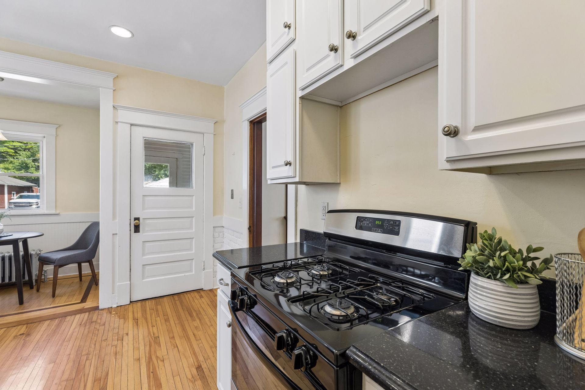 View of Residential at 2147 Dayton Avenue, Saint Paul MN 55104, Saint Paul (22 of 61) - Mike Wilen | Minnesota Team Real Estate