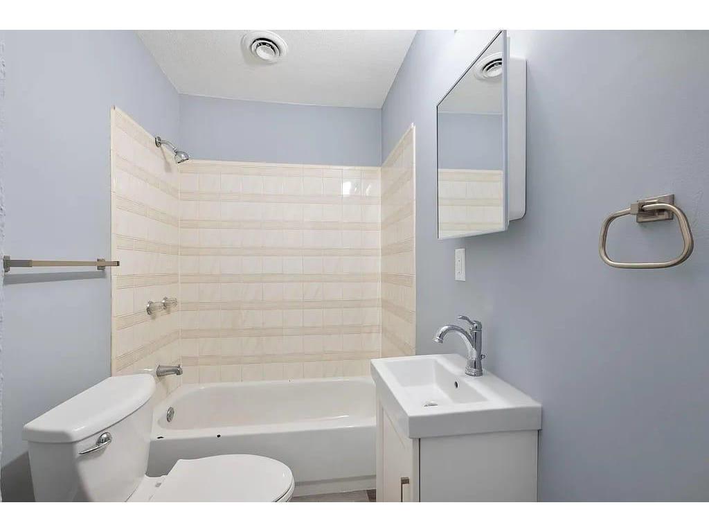 View of Residential Income at 2723 Dupont Avenue, Minneapolis MN 55411, Minneapolis (5 of 27) - Mike Wilen | Minnesota Team Real Estate