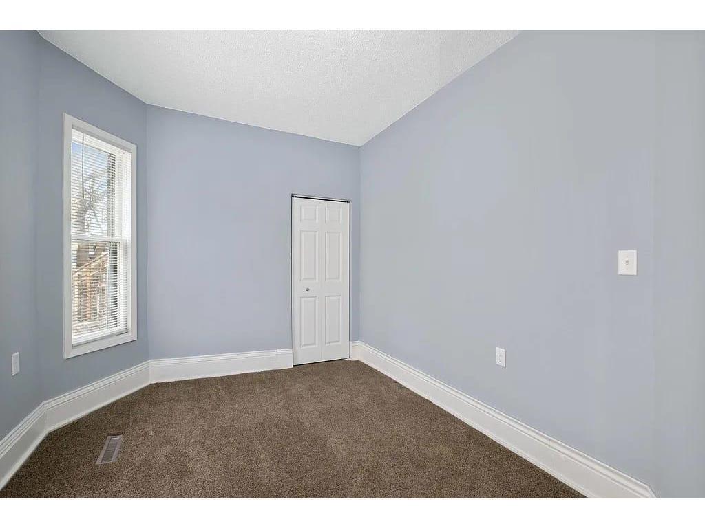 View of Residential Income at 2723 Dupont Avenue, Minneapolis MN 55411, Minneapolis (17 of 27) - Mike Wilen | Minnesota Team Real Estate