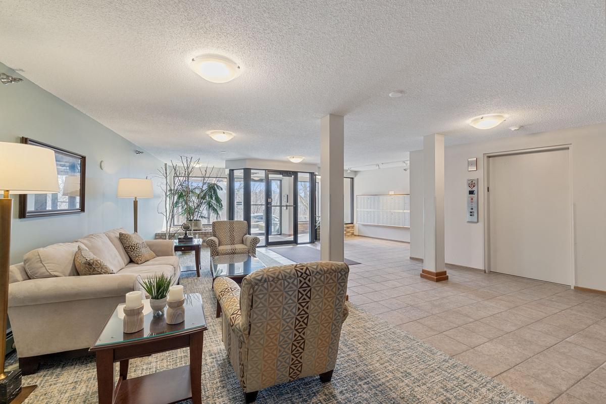 View of Residential at 6085 Rowland Road #312, Minnetonka MN 55343, Minnetonka (18 of 22) - Mike Wilen | Minnesota Team Real Estate