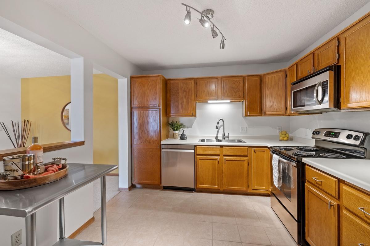 View of Residential at 6085 Rowland Road #312, Minnetonka MN 55343, Minnetonka (6 of 22) - Mike Wilen | Minnesota Team Real Estate