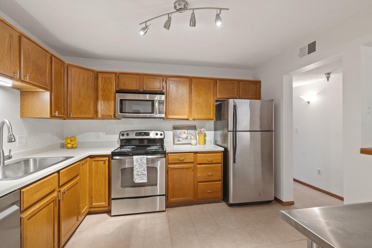 View of Residential at 6085 Rowland Road #312, Minnetonka MN 55343, Minnetonka (5 of 22) - Mike Wilen | Minnesota Team Real Estate