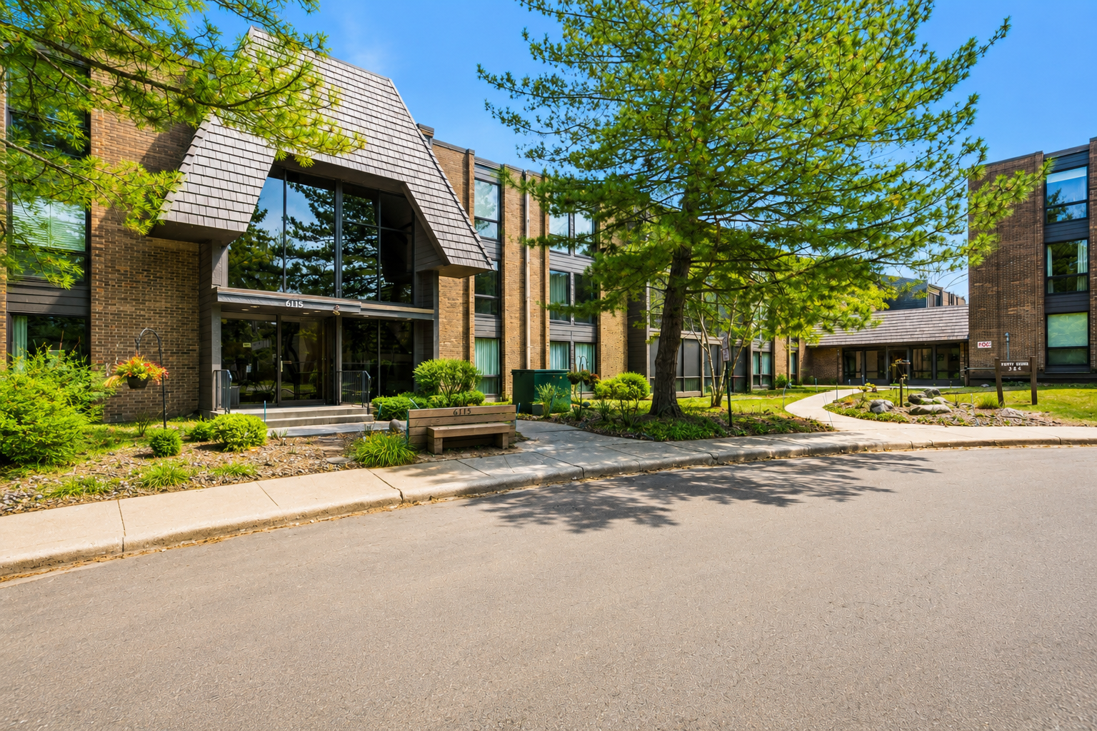 View of Residential at 6115 Lincoln Drive #152, Edina MN 55436, Edina (27 of 28) - Mike Wilen | Minnesota Team Real Estate