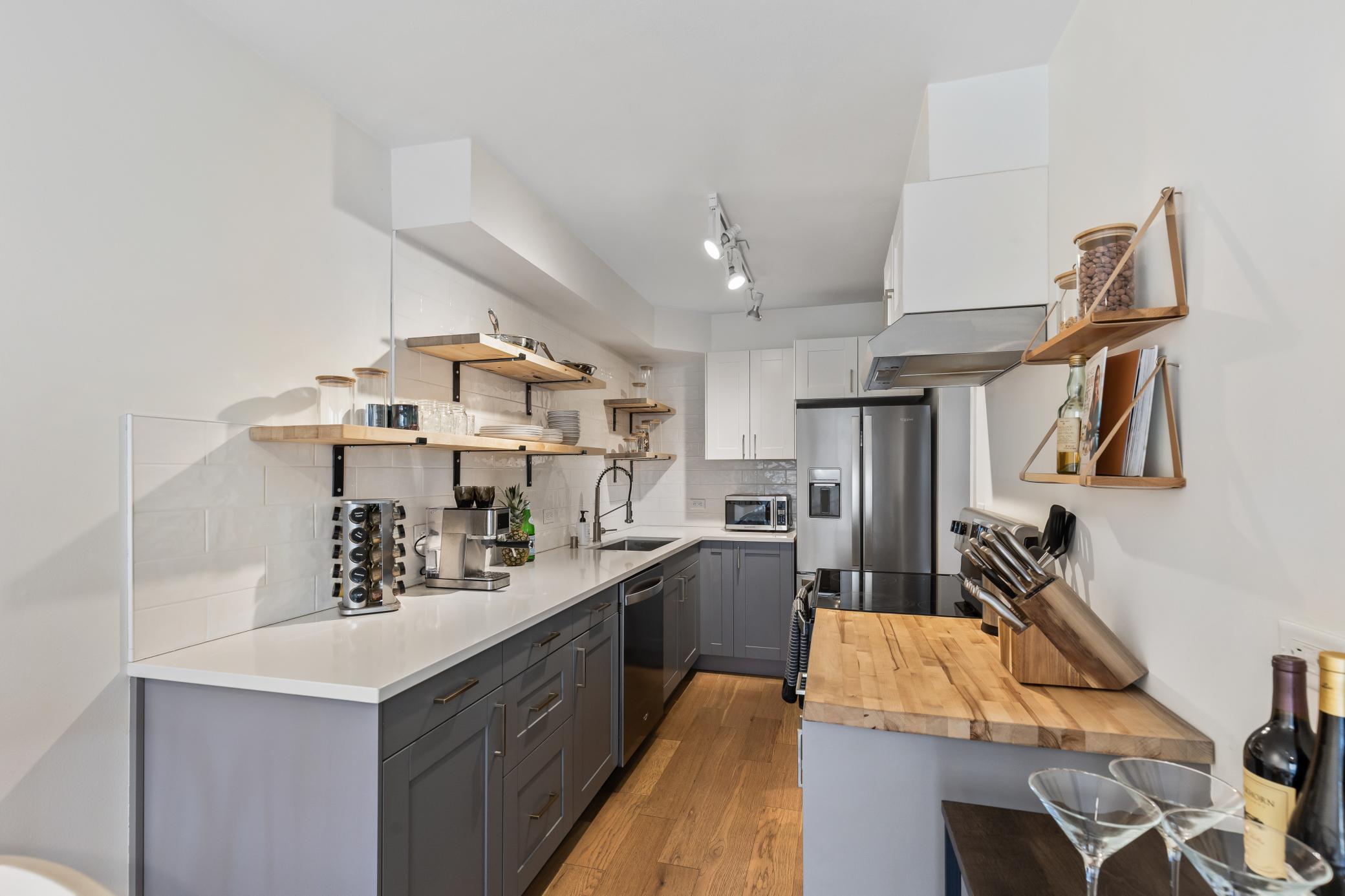 View of Residential at 2928 Dean Parkway #2L, Minneapolis MN 55416, Minneapolis (2 of 11) - Mike Wilen | Minnesota Team Real Estate