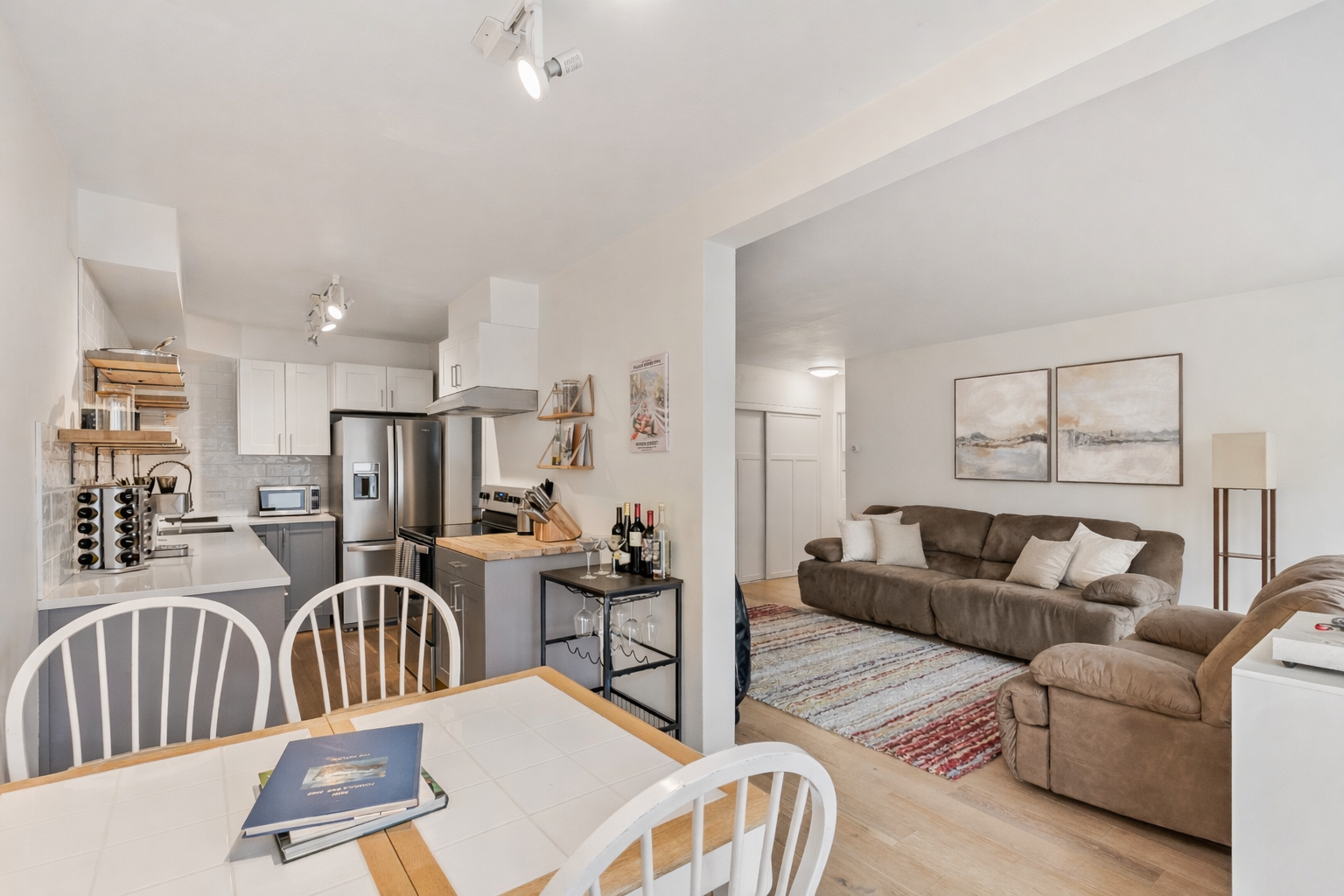 View of Residential at 2928 Dean Parkway #2L, Minneapolis MN 55416, Minneapolis (6 of 11) - Mike Wilen | Minnesota Team Real Estate