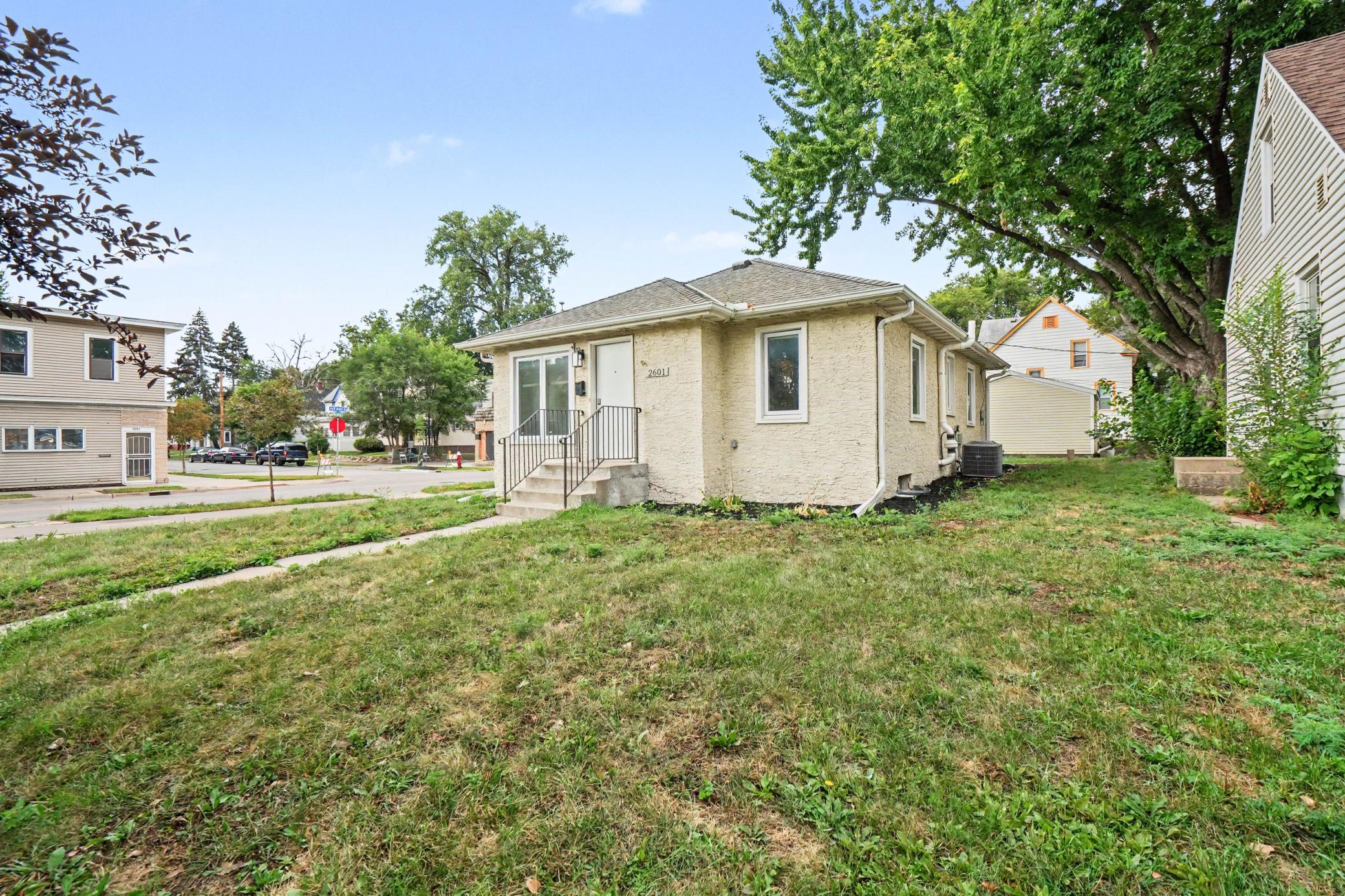 View of Residential at 2601 Girard Avenue, Minneapolis MN 55411, Minneapolis (2 of 20) - Mike Wilen | Minnesota Team Real Estate