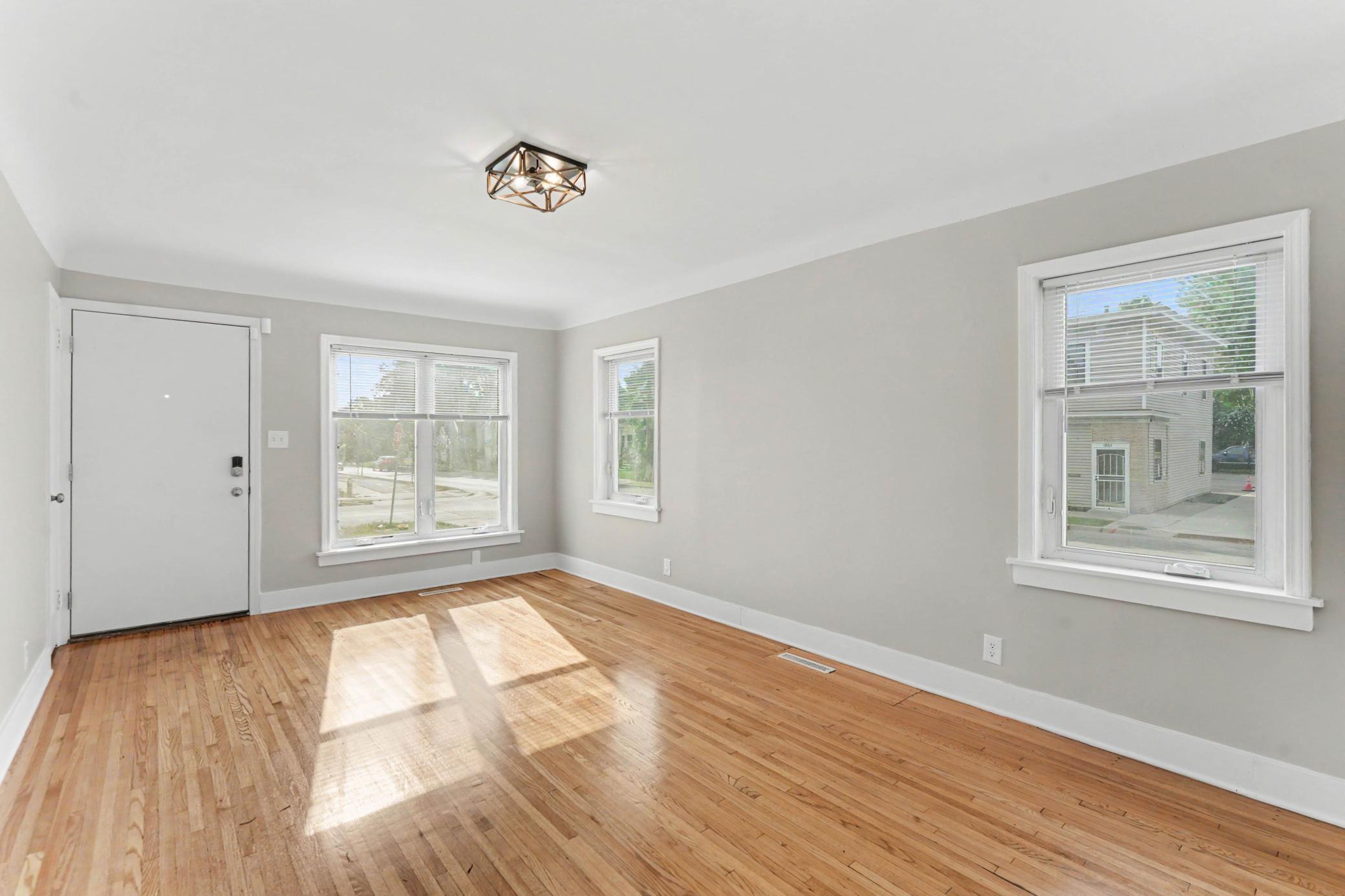 View of Residential at 2601 Girard Avenue, Minneapolis MN 55411, Minneapolis (4 of 20) - Mike Wilen | Minnesota Team Real Estate