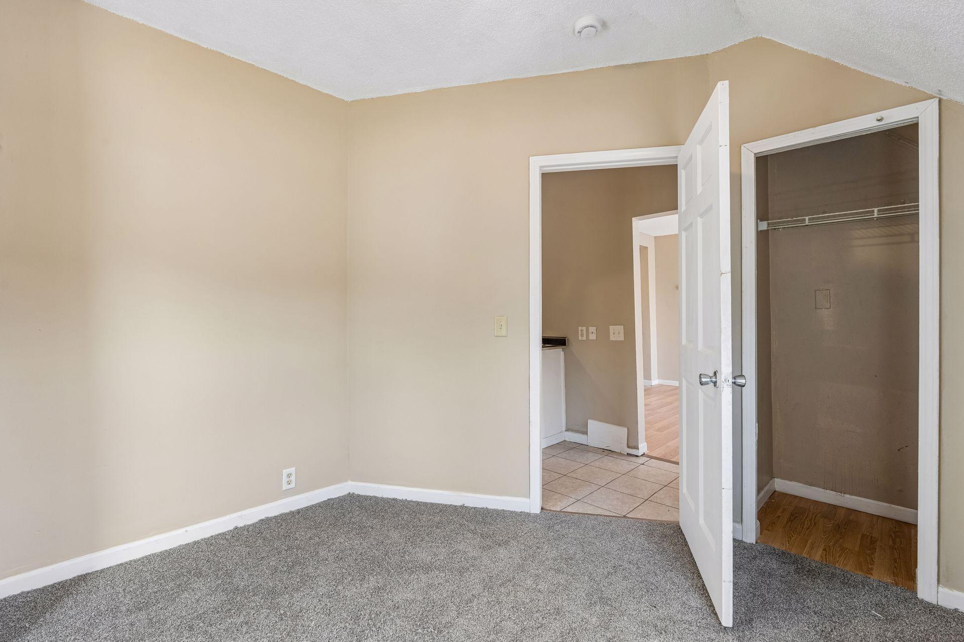 View of Residential Income at 701 Desoto Street, Saint Paul MN 55130, Saint Paul (32 of 36) - Mike Wilen | Minnesota Team Real Estate