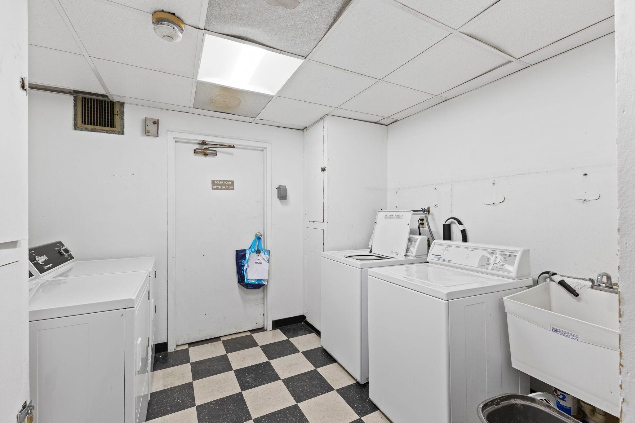 View of Residential at 520 Ridgewood Avenue #4, Minneapolis MN 55403, Minneapolis (16 of 25) - Mike Wilen | Minnesota Team Real Estate