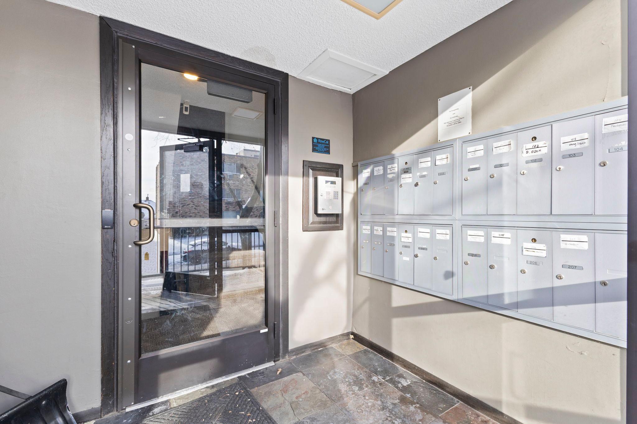 View of Residential at 520 Ridgewood Avenue #4, Minneapolis MN 55403, Minneapolis (18 of 25) - Mike Wilen | Minnesota Team Real Estate