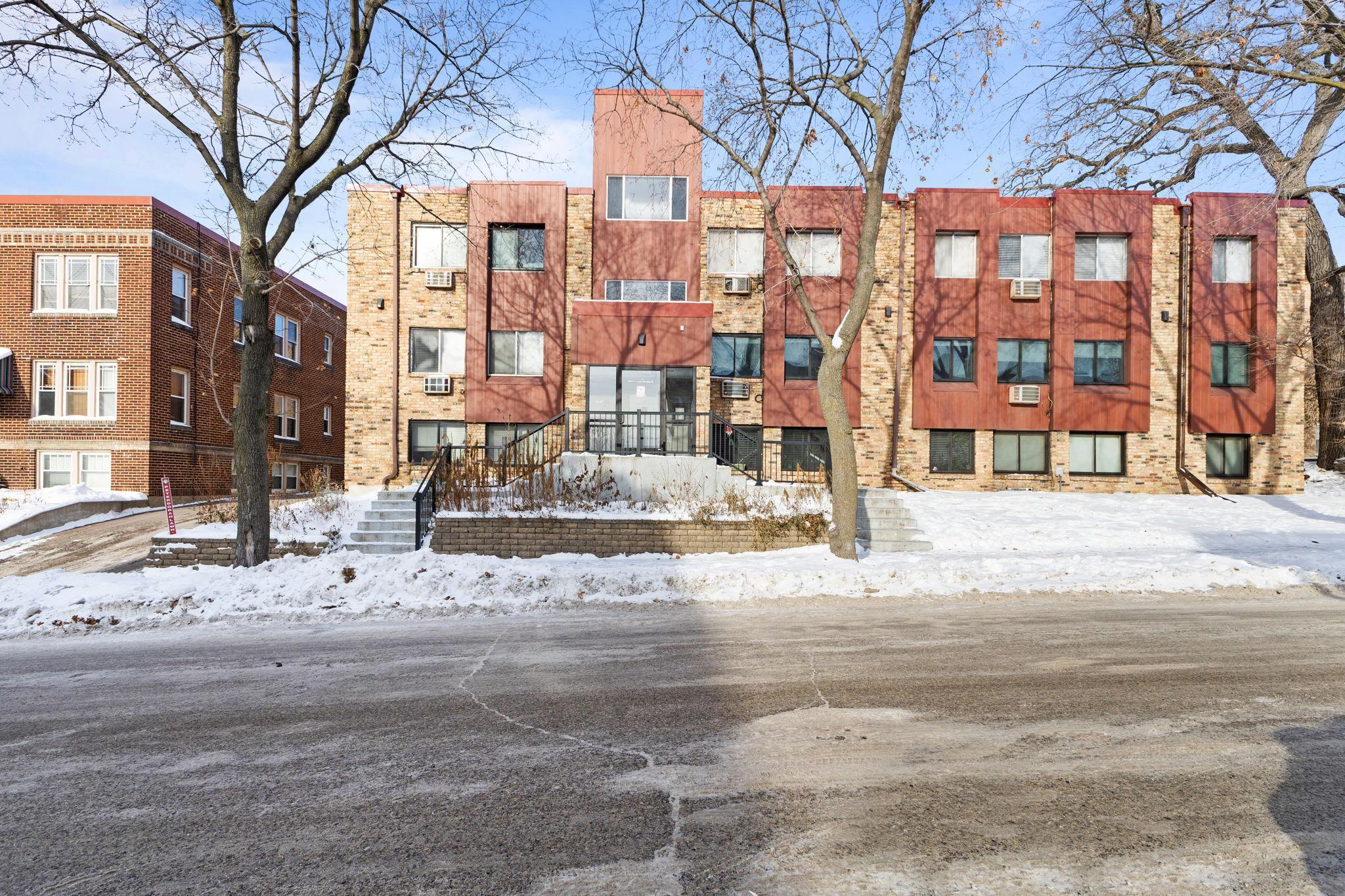 View of Residential at 520 Ridgewood Avenue #4, Minneapolis MN 55403, Minneapolis (22 of 25) - Mike Wilen | Minnesota Team Real Estate