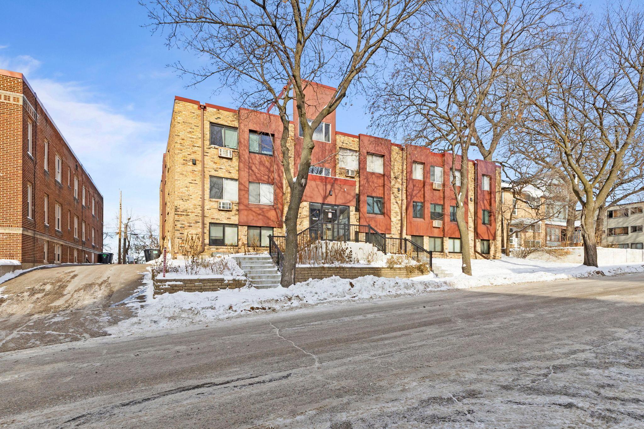View of Residential at 520 Ridgewood Avenue #4, Minneapolis MN 55403, Minneapolis (23 of 25) - Mike Wilen | Minnesota Team Real Estate