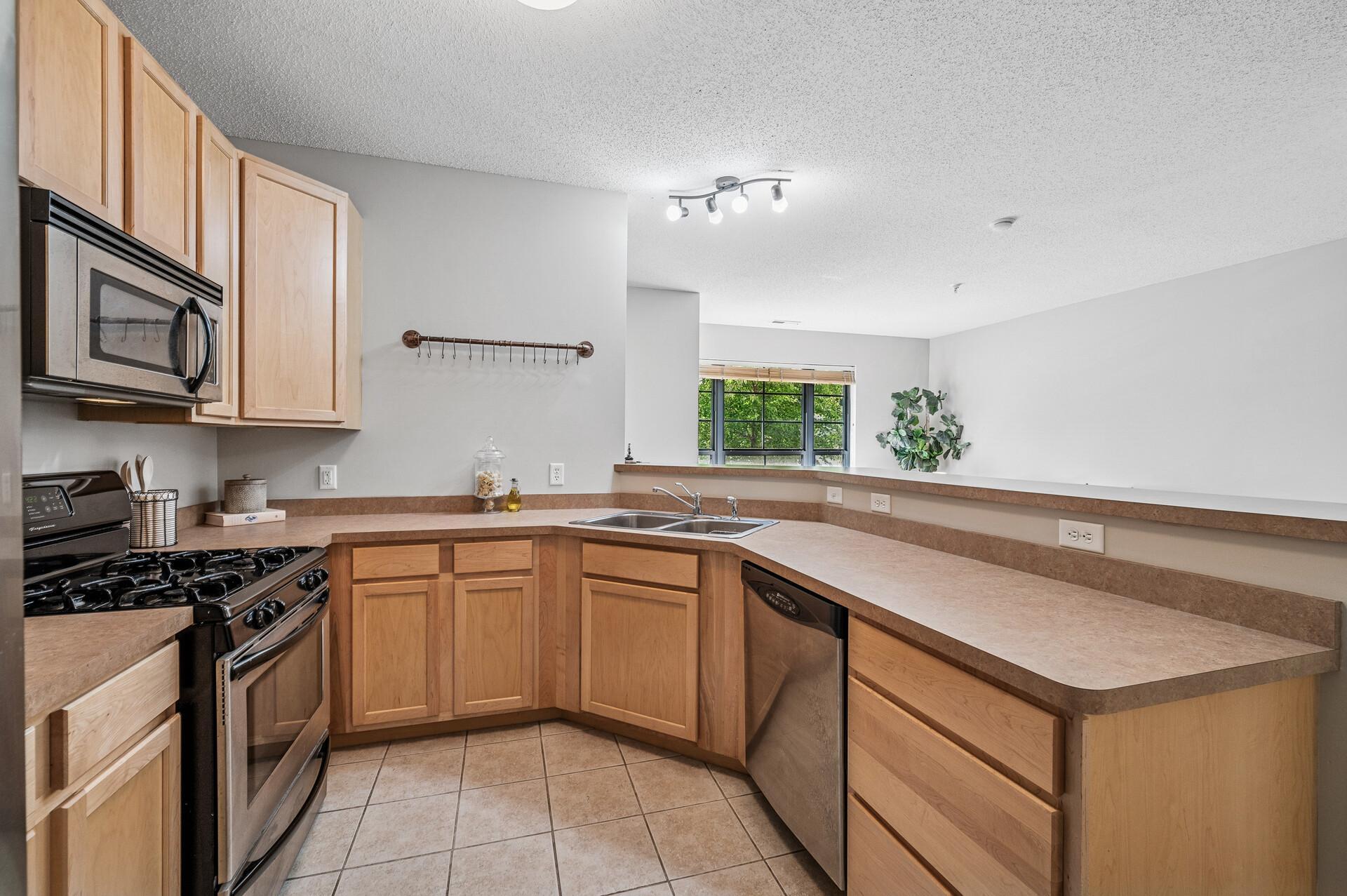 View of Residential at 820 Emerald Street #110, Saint Paul MN 55114, Saint Paul (9 of 29) - Mike Wilen | Minnesota Team Real Estate