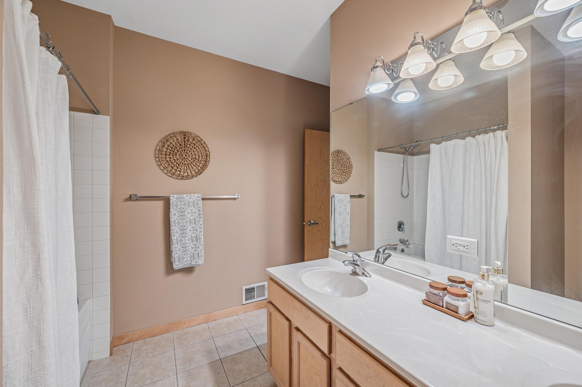 View of Residential at 820 Emerald Street #110, Saint Paul MN 55114, Saint Paul (16 of 29) - Mike Wilen | Minnesota Team Real Estate