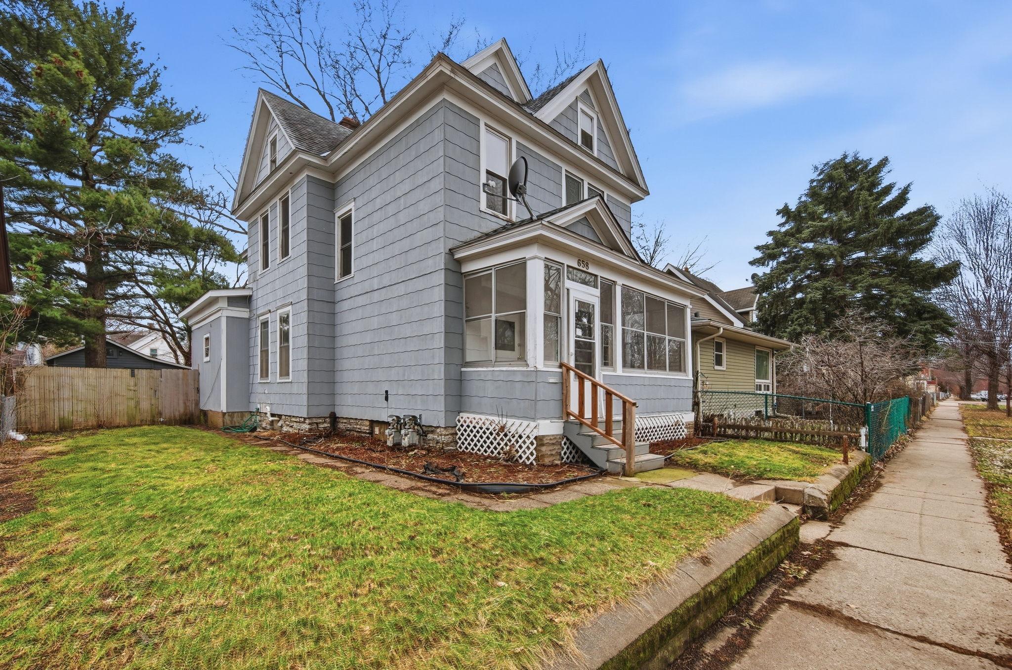 View of Residential Income at 658 Edmund Avenue, Saint Paul MN 55104, Saint Paul (3 of 24) - Mike Wilen | Minnesota Team Real Estate