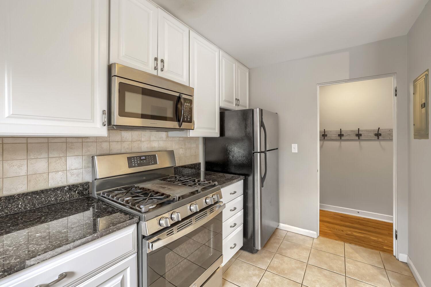View of Residential at 4515 Grand Avenue #103, Minneapolis MN 55419, Minneapolis (5 of 17) - Mike Wilen | Minnesota Team Real Estate