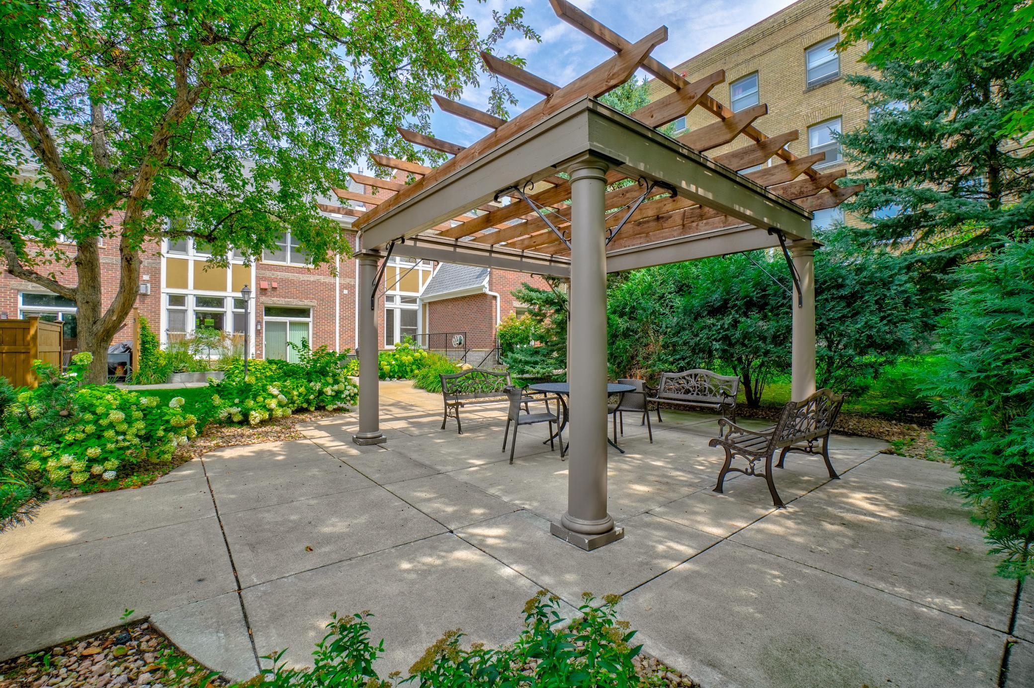 View of Residential at 552 Summit Avenue, Saint Paul MN 55102, Saint Paul (3 of 32) - Mike Wilen | Minnesota Team Real Estate