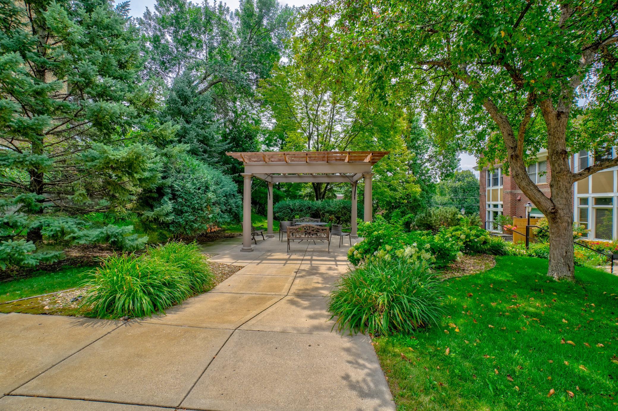 View of Residential at 552 Summit Avenue, Saint Paul MN 55102, Saint Paul (30 of 32) - Mike Wilen | Minnesota Team Real Estate