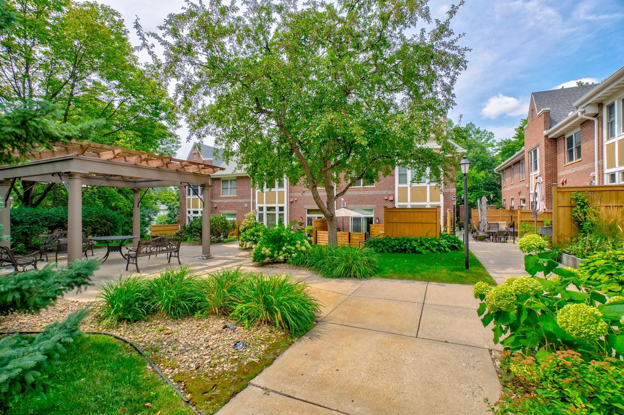 View of Residential at 552 Summit Avenue, Saint Paul MN 55102, Saint Paul (2 of 32) - Mike Wilen | Minnesota Team Real Estate