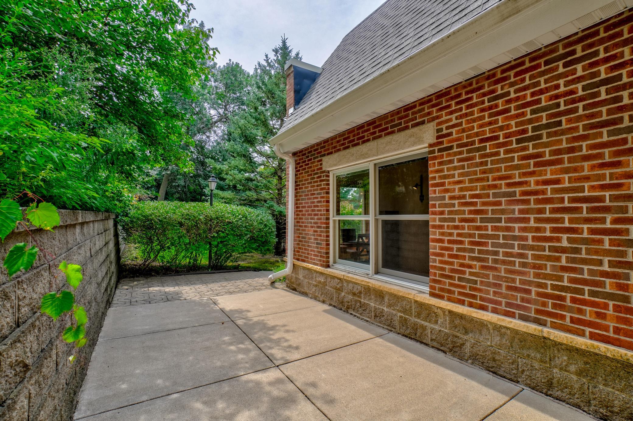 View of Residential at 552 Summit Avenue, Saint Paul MN 55102, Saint Paul (28 of 32) - Mike Wilen | Minnesota Team Real Estate