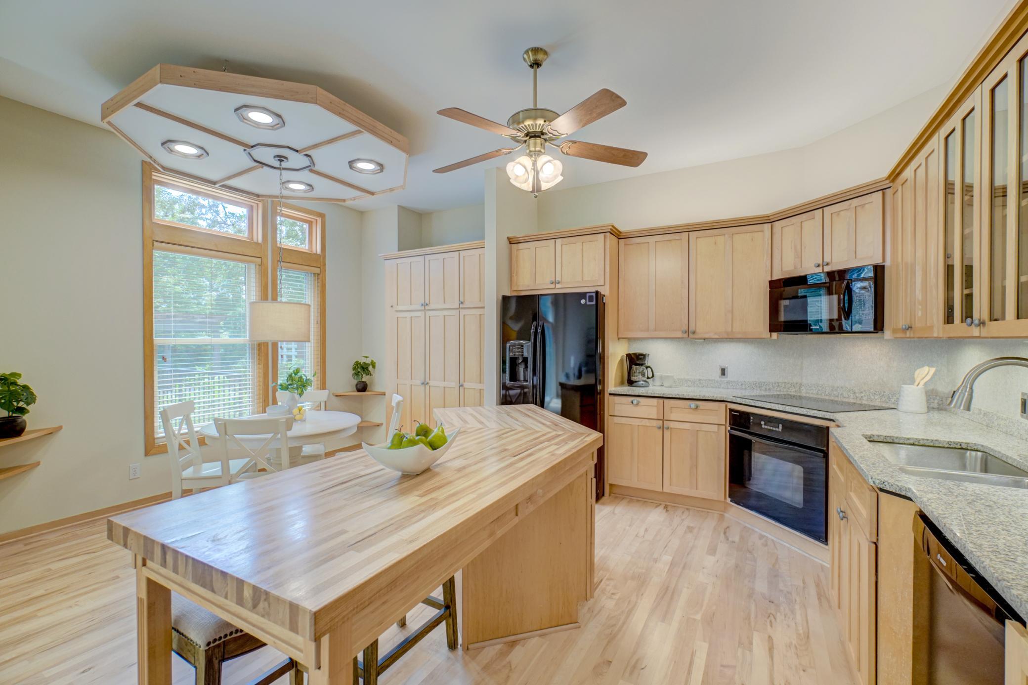 View of Residential at 552 Summit Avenue, Saint Paul MN 55102, Saint Paul (9 of 32) - Mike Wilen | Minnesota Team Real Estate