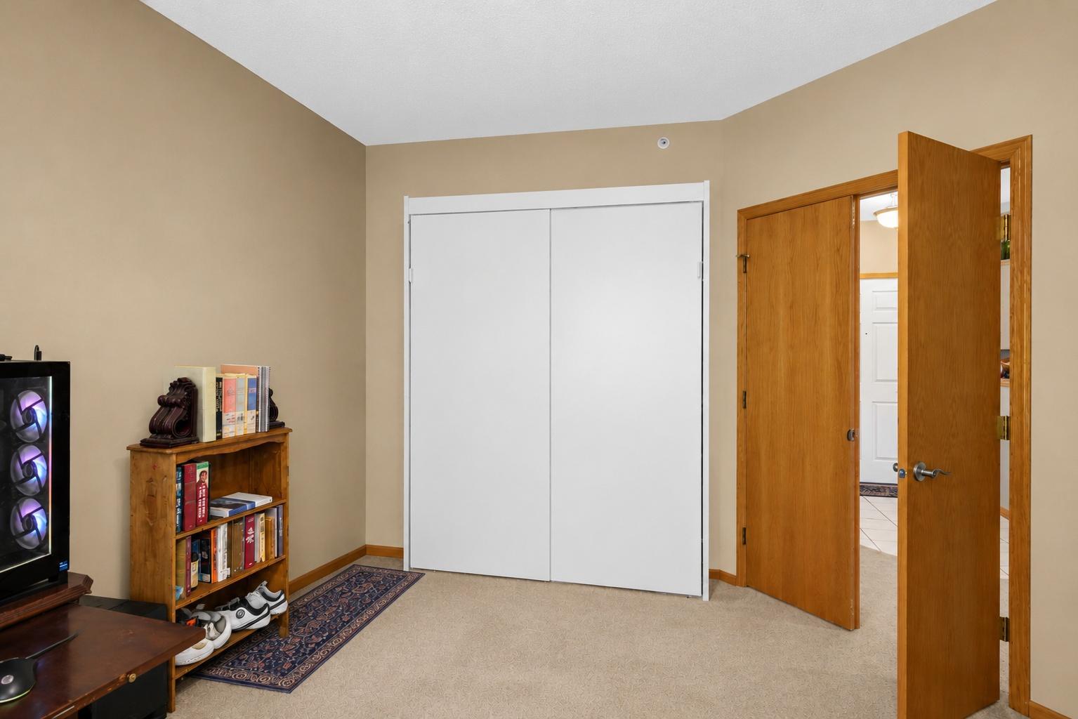 View of Residential at 5985 Rowland Road #302, Minnetonka MN 55343, Minnetonka (19 of 27) - Mike Wilen | Minnesota Team Real Estate