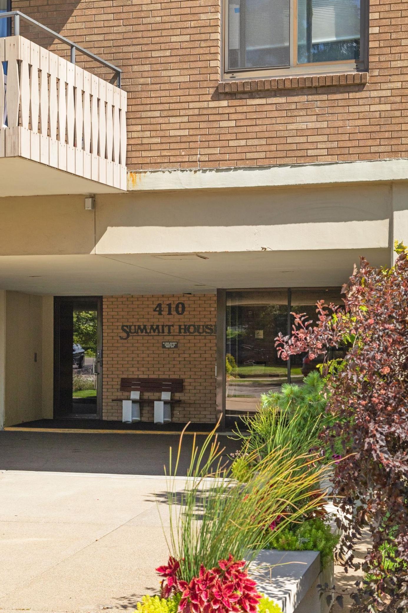 View of Residential at 410 Groveland Avenue #1506, Minneapolis MN 55403, Minneapolis (28 of 42) - Mike Wilen | Minnesota Team Real Estate