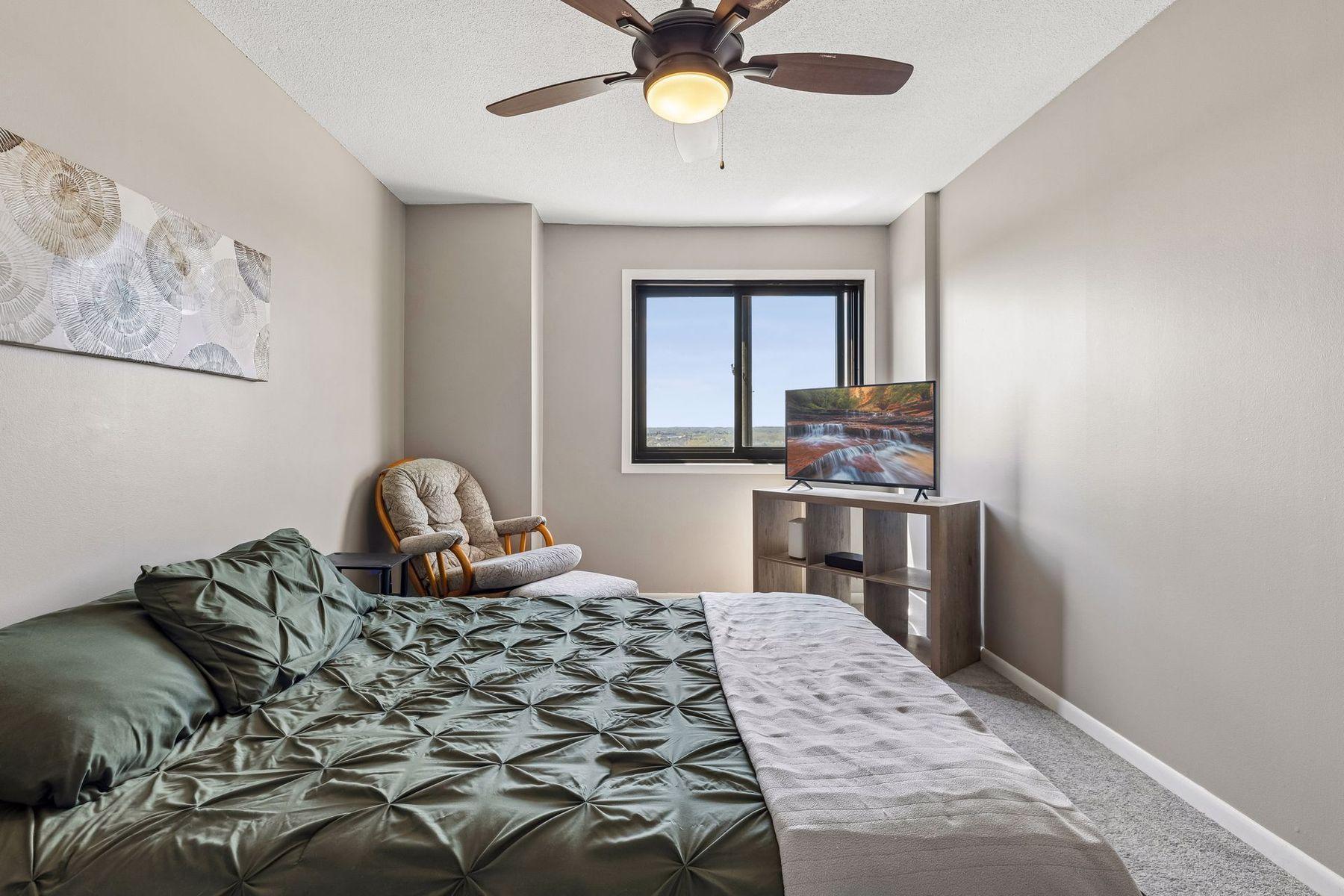 View of Residential at 410 Groveland Avenue #1506, Minneapolis MN 55403, Minneapolis (14 of 42) - Mike Wilen | Minnesota Team Real Estate