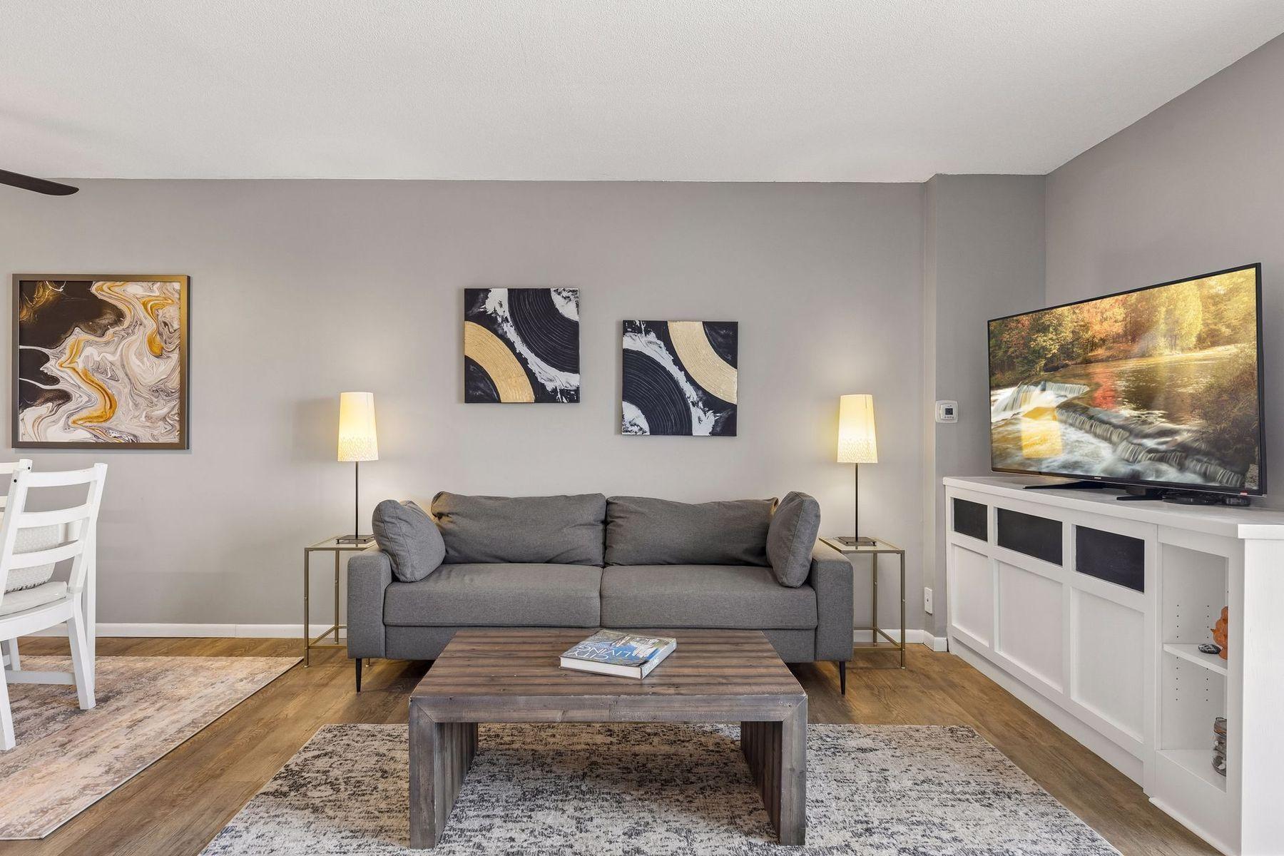 View of Residential at 410 Groveland Avenue #1506, Minneapolis MN 55403, Minneapolis (8 of 42) - Mike Wilen | Minnesota Team Real Estate