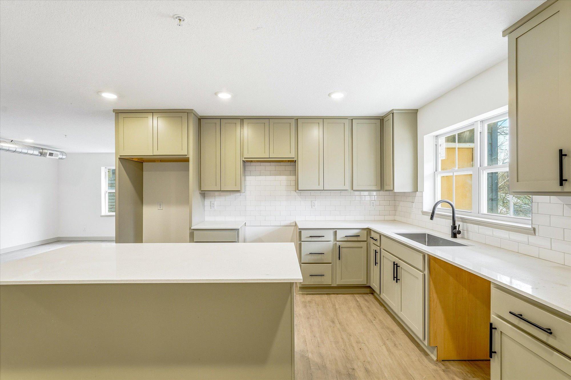 View of Commercial Sale at 811-815 6th Street, Minneapolis MN 55414, Minneapolis (15 of 31) - Mike Wilen | Minnesota Team Real Estate