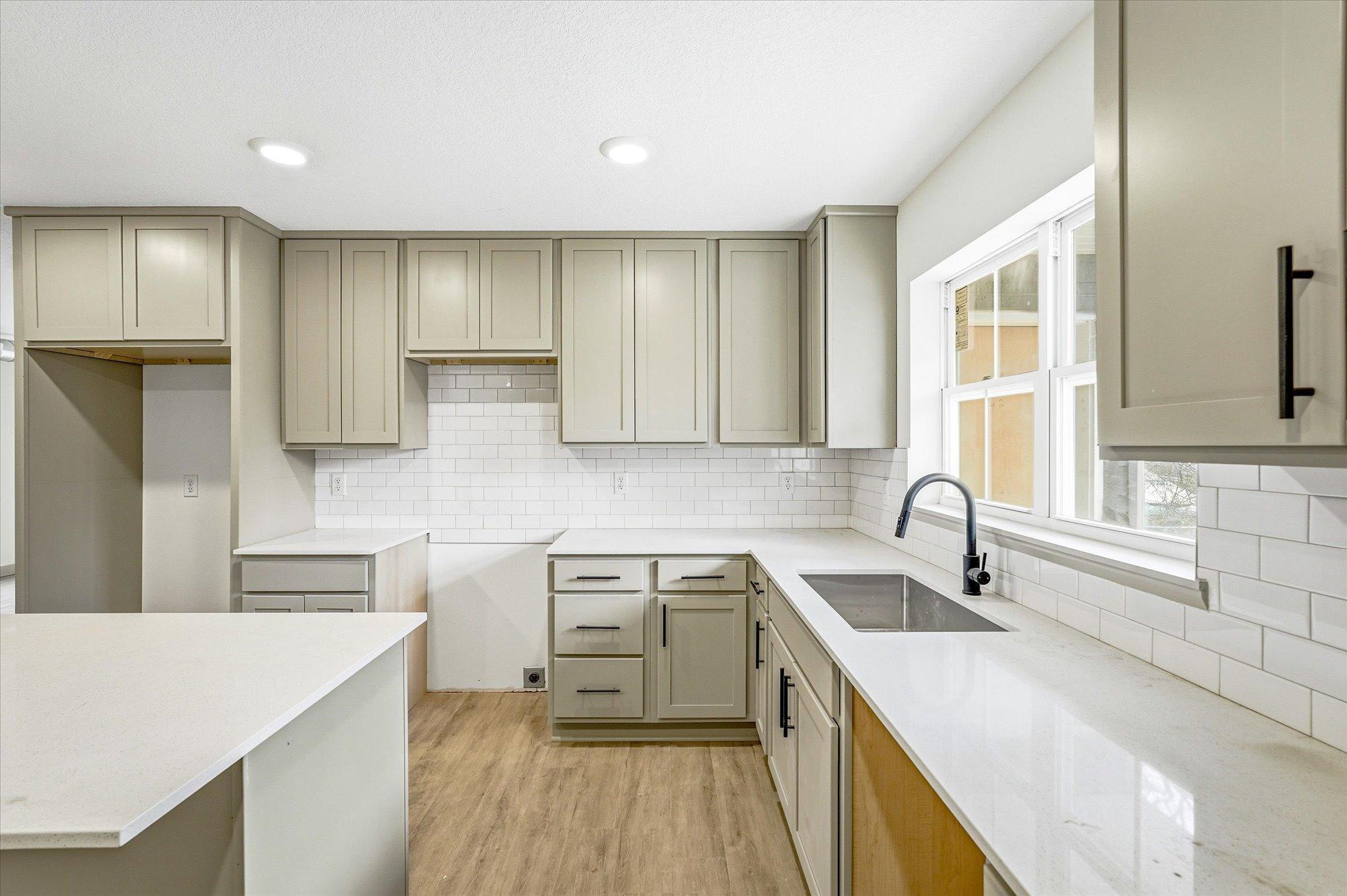 View of Commercial Sale at 811-815 6th Street, Minneapolis MN 55414, Minneapolis (13 of 31) - Mike Wilen | Minnesota Team Real Estate