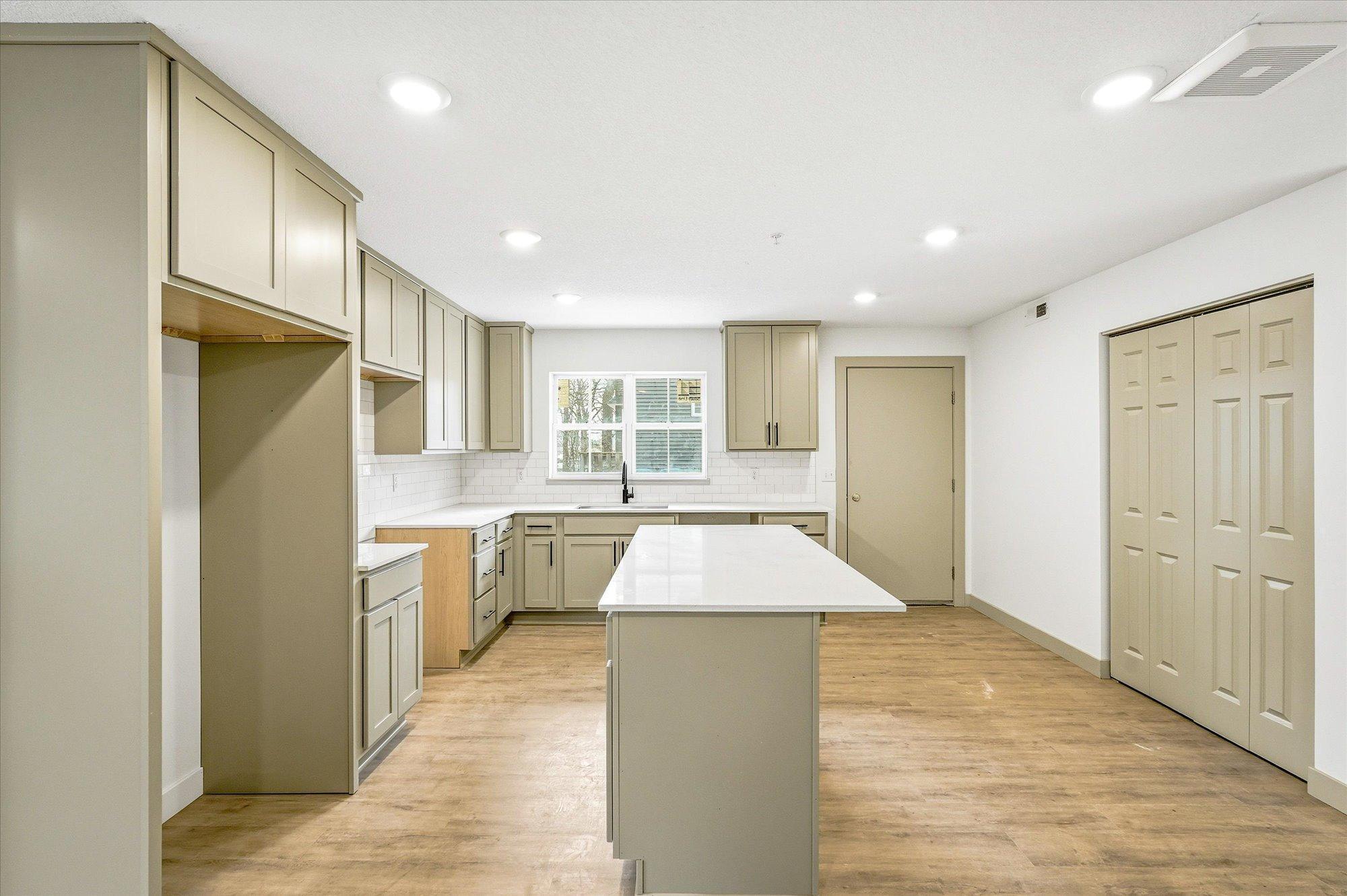 View of Commercial Sale at 811-815 6th Street, Minneapolis MN 55414, Minneapolis (11 of 31) - Mike Wilen | Minnesota Team Real Estate