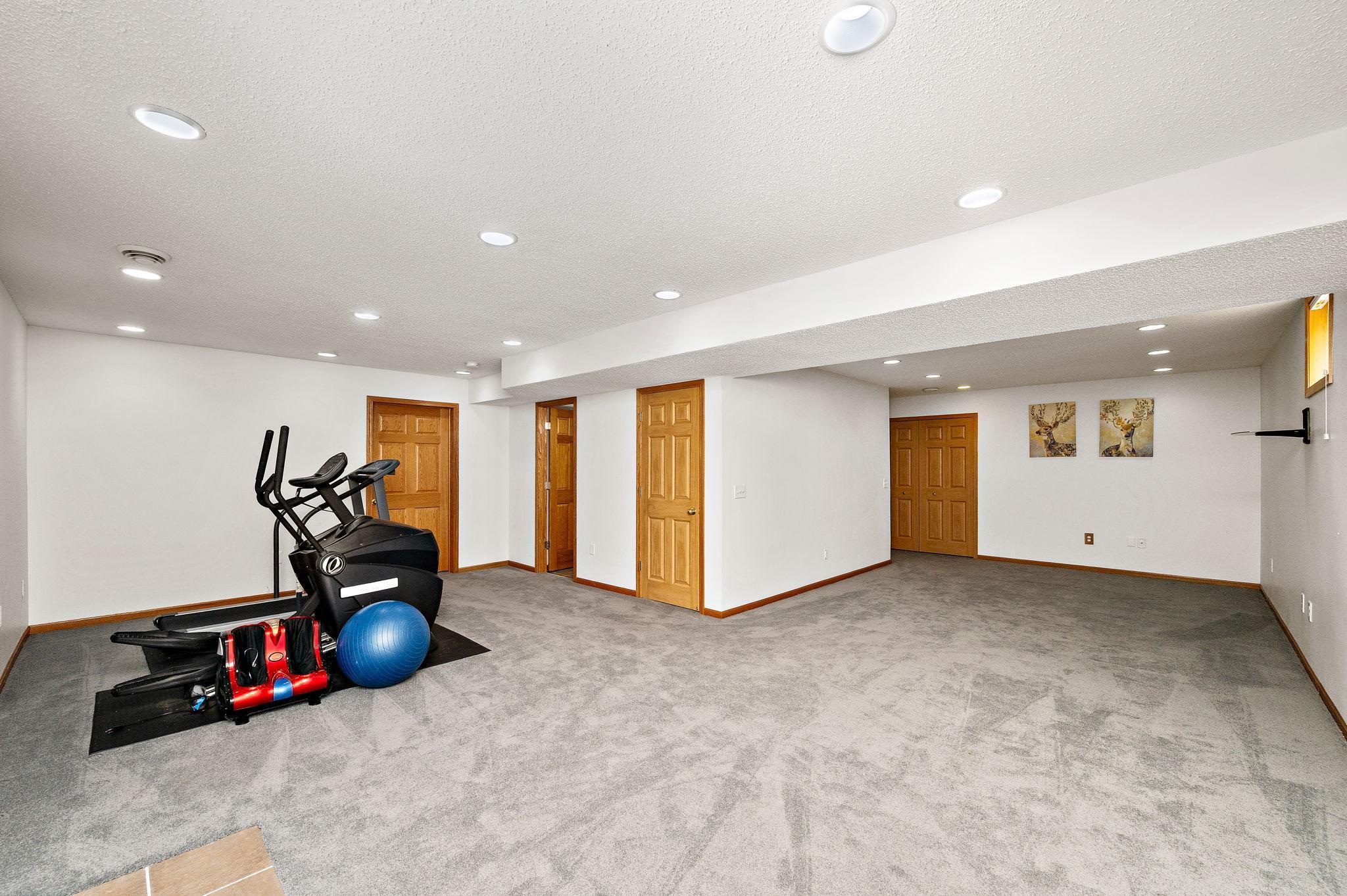 View of Residential at 4925 Narcissus Lane, Plymouth MN 55446, Plymouth (32 of 44) - Mike Wilen | Minnesota Team Real Estate